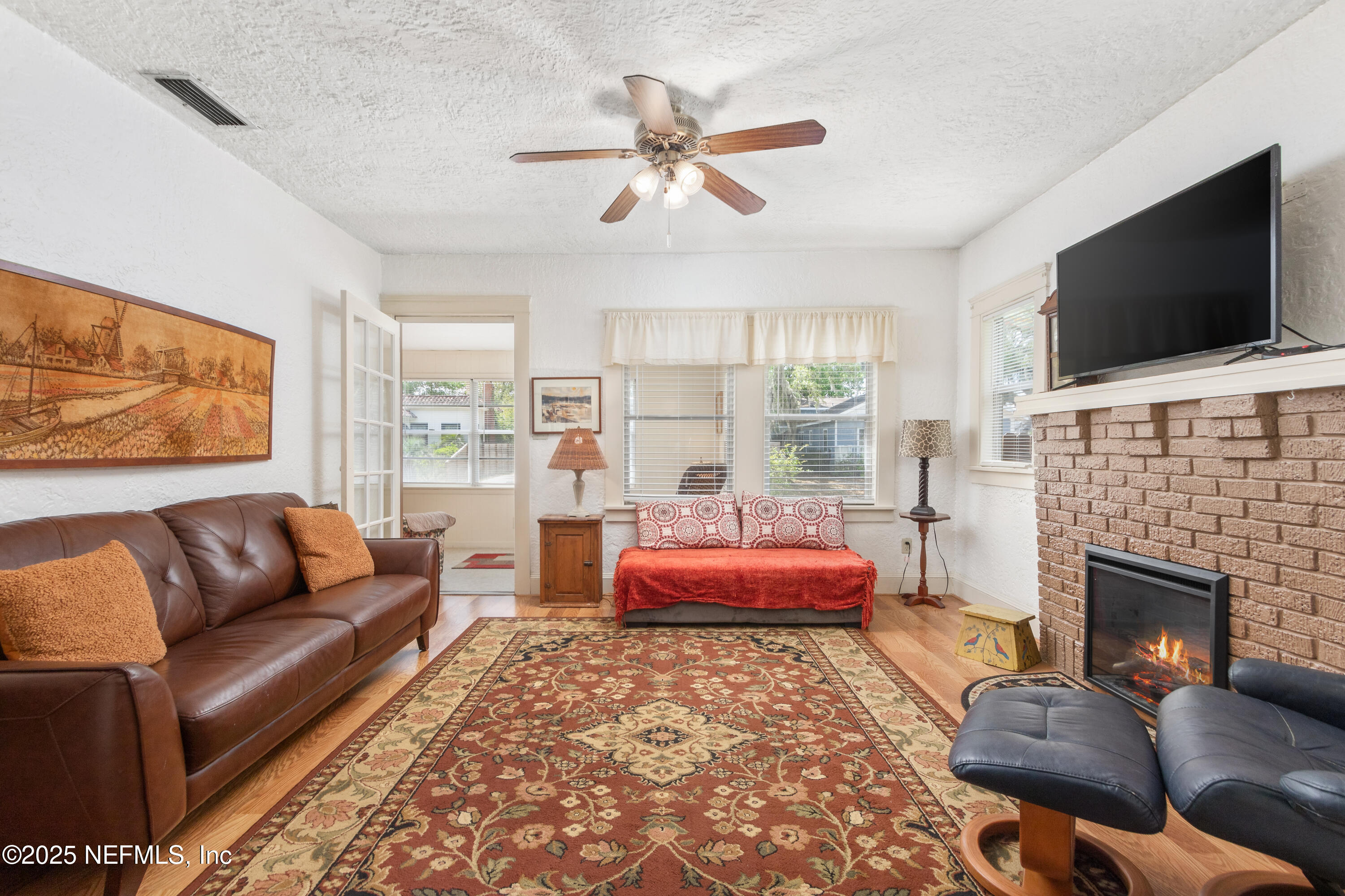 116 COLON Avenue