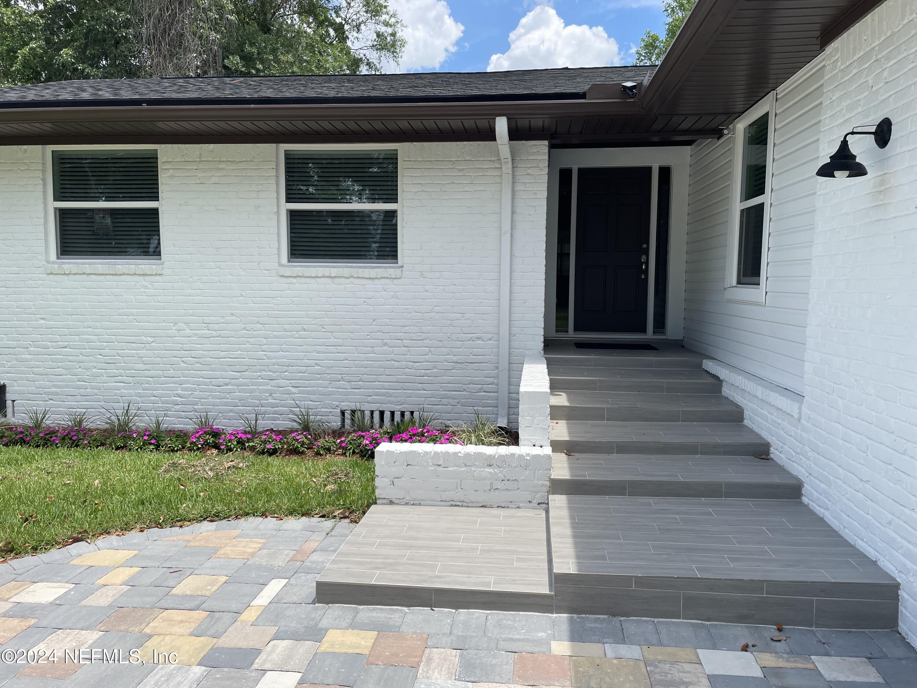 5609 HYDE PARK Circle