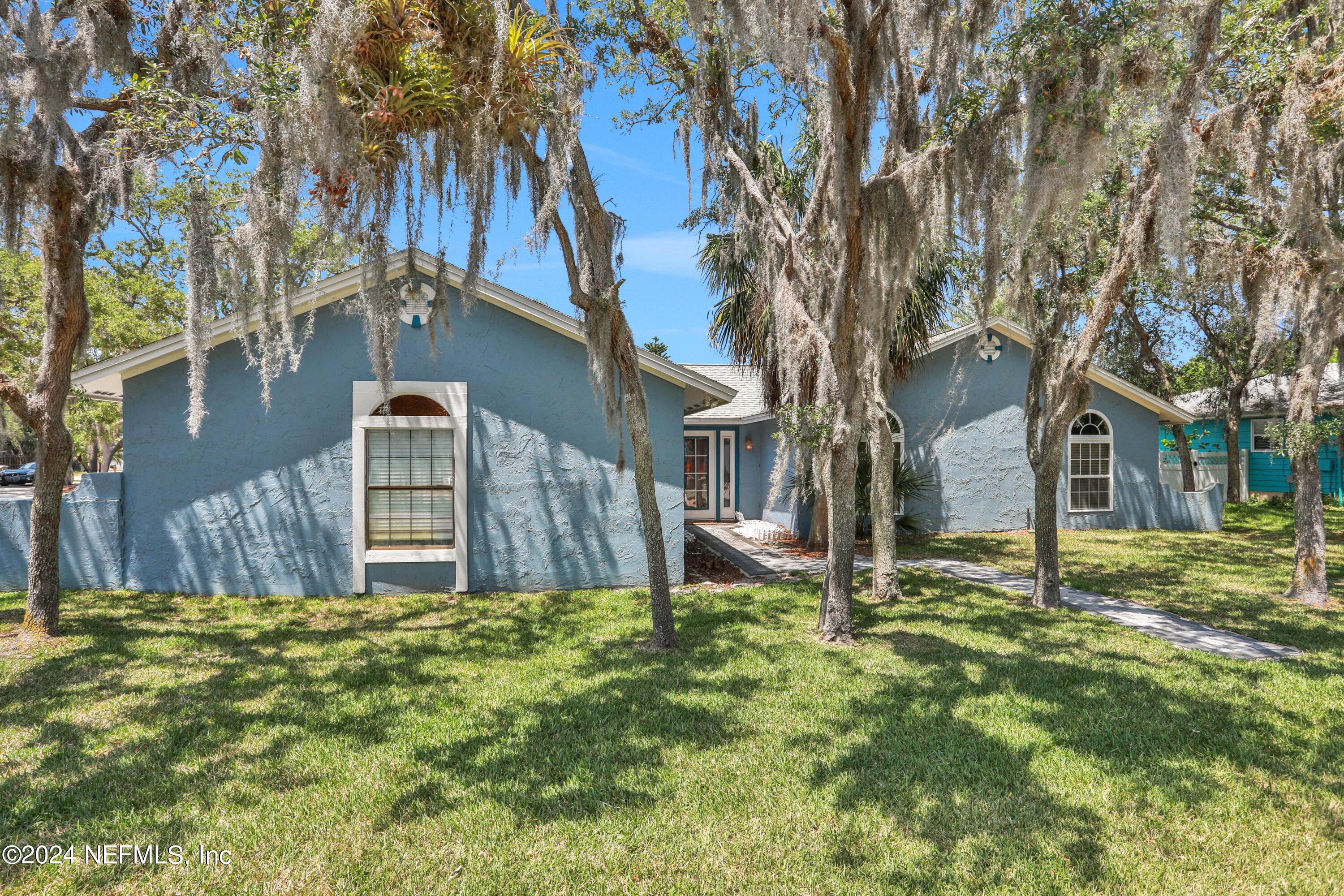 St Augustine, FL home for sale located at 566 W Tropic Way, St Augustine, FL 32080
