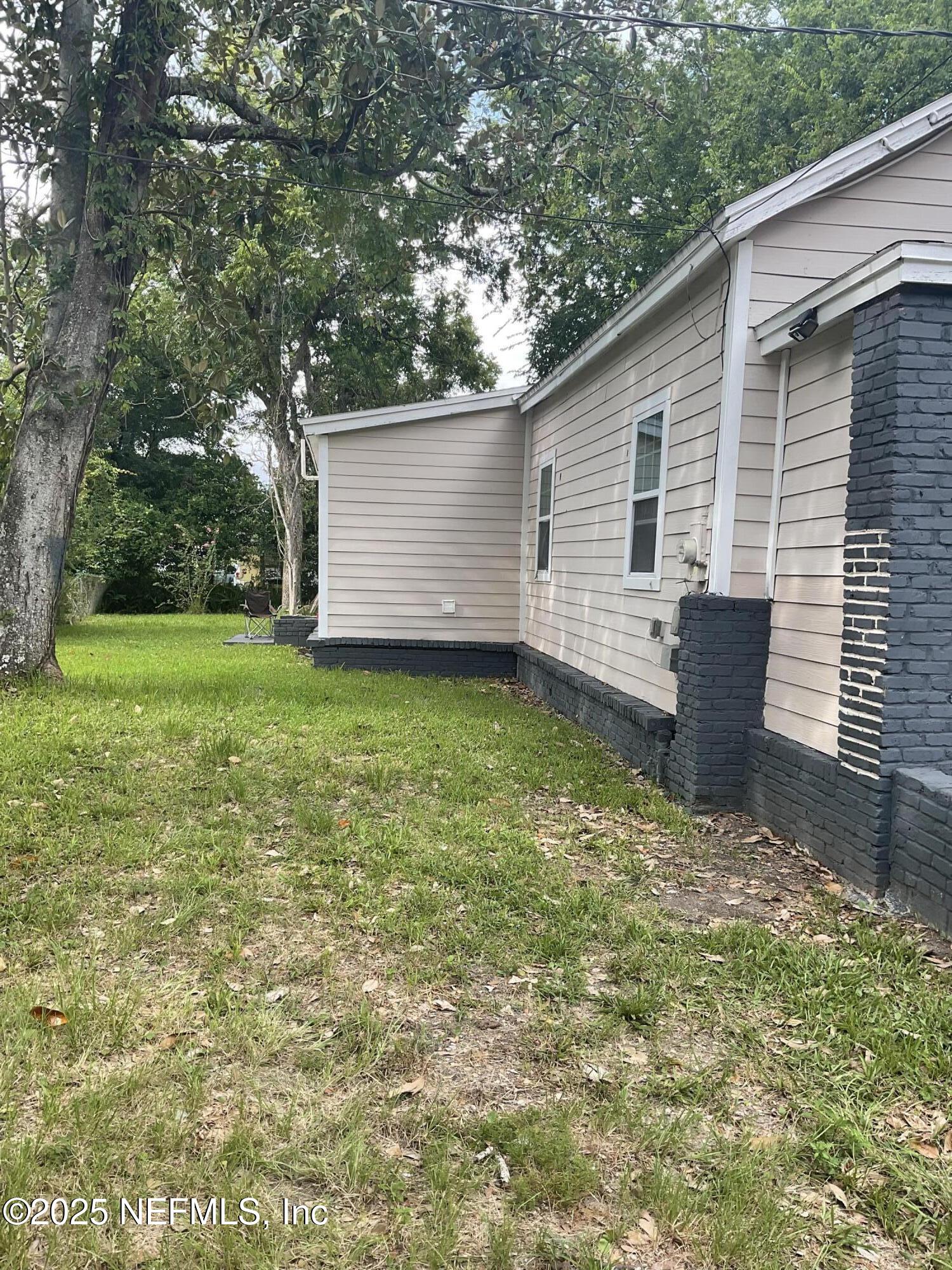 1243 W 31ST Street