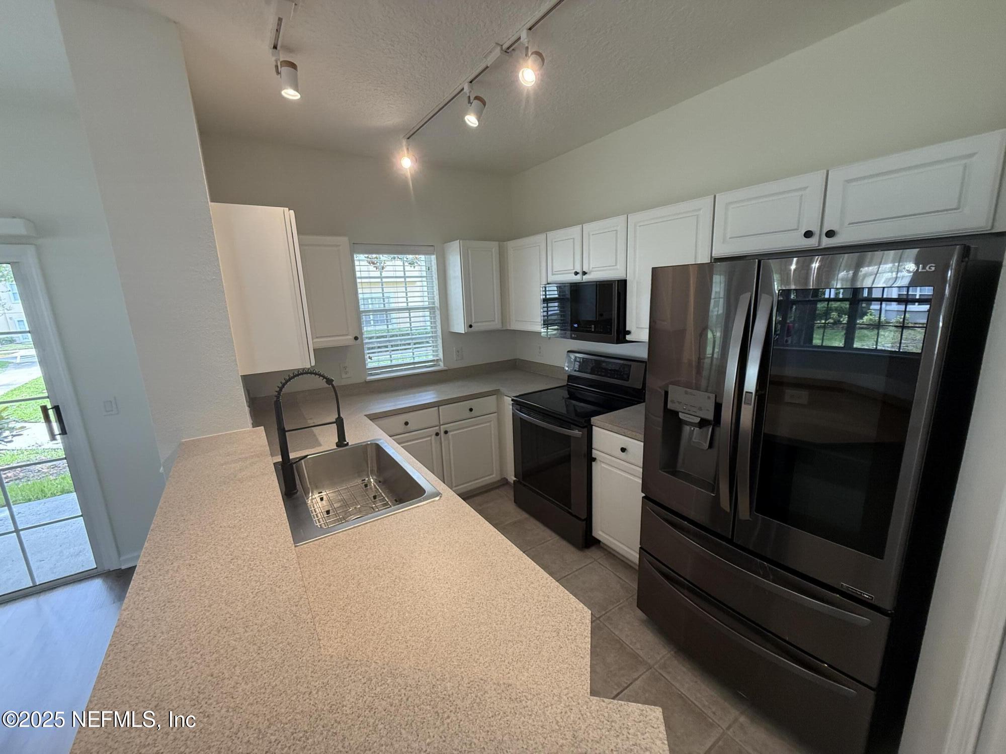 1735 FOREST LAKE Circle W 2