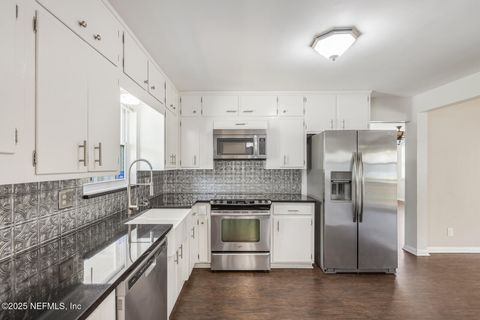 3592 THORNHILL Drive Jacksonville FL 32277