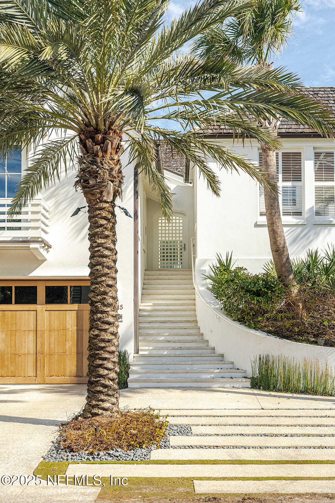 1725 BEACH Avenue