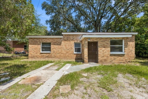 Photo of 5811 HOLLYHOCK Road, Jacksonville, FL 32209 (MLS # 2160967)