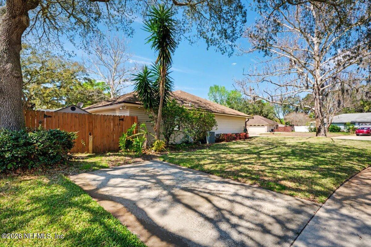 12608 LAZY MEADOW Drive N