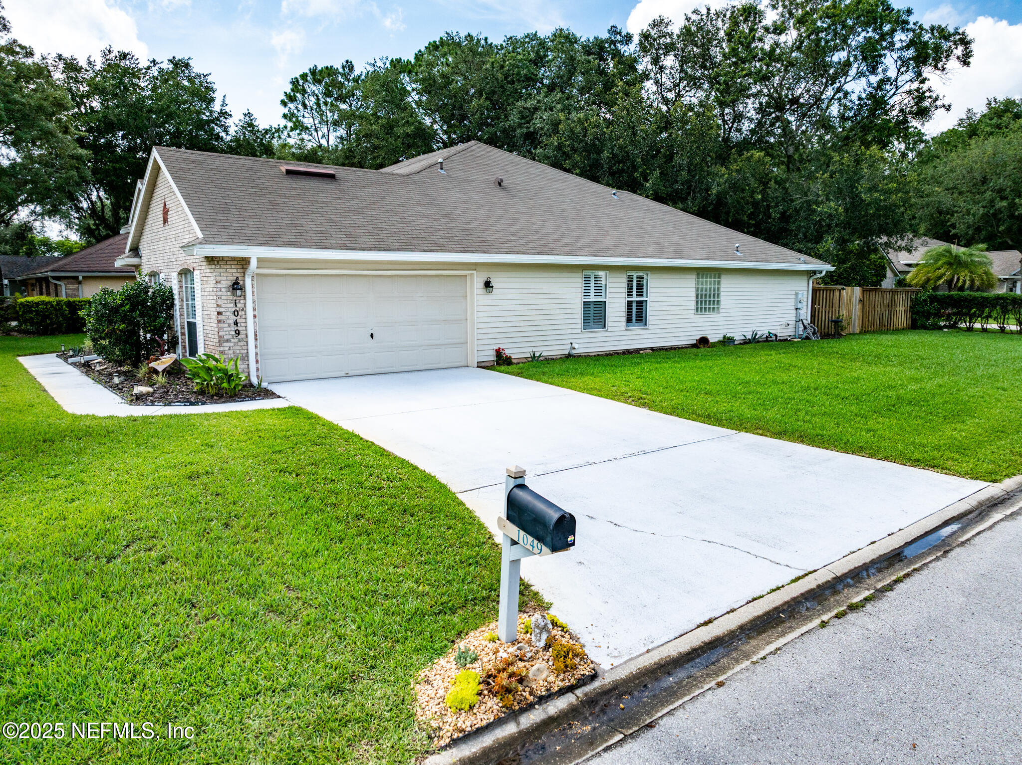 1049 FLORA PARKE Drive
