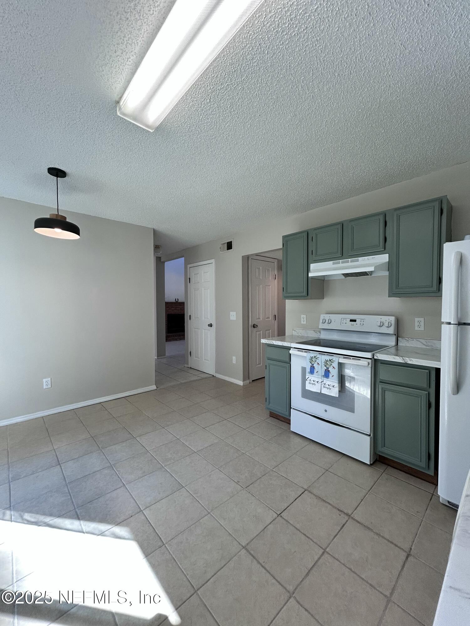 541 SERENADE Circle E