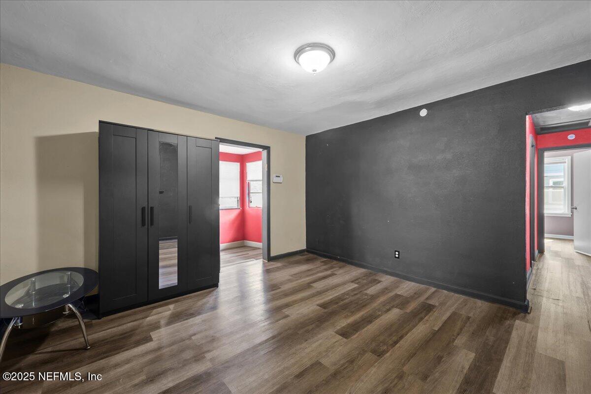 2058 W 40TH Street