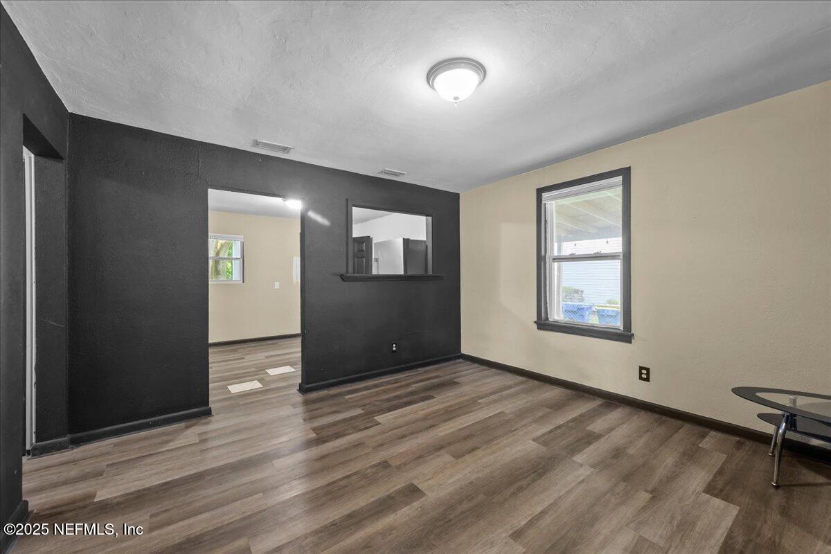 2058 W 40TH Street