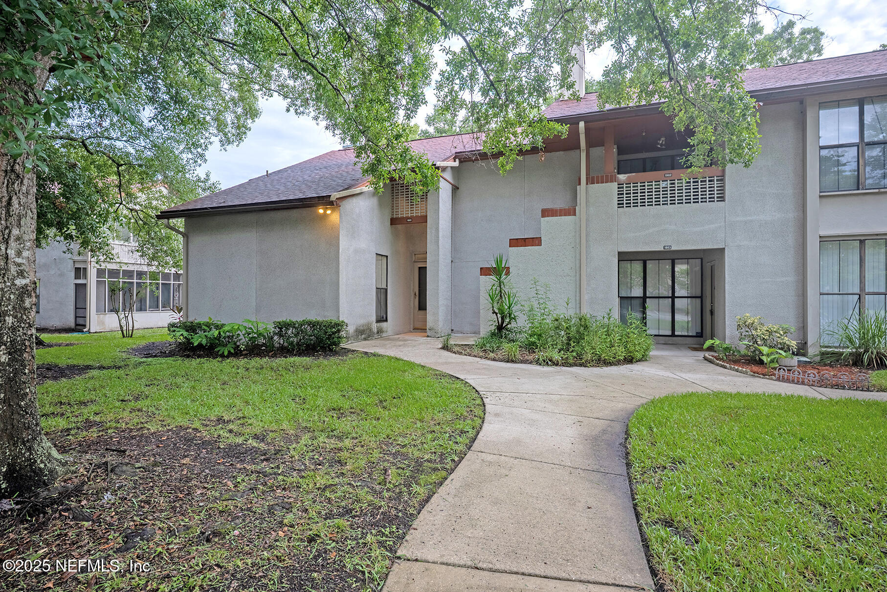 1901 WOOD HILL Place 1901