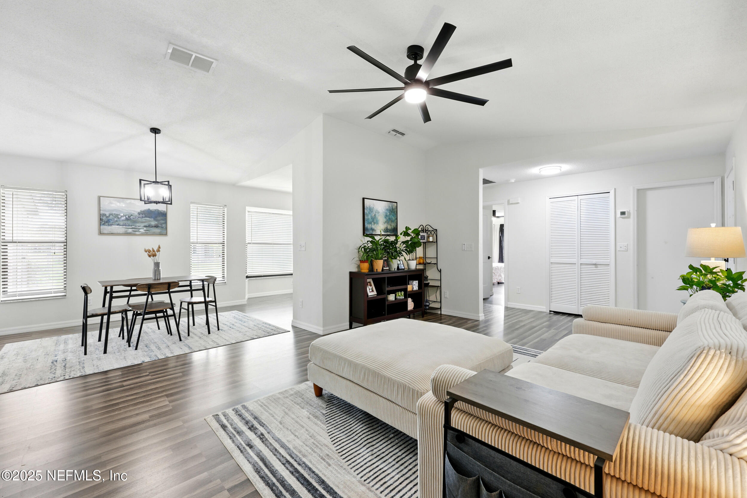 112 KINGS POINT Court
