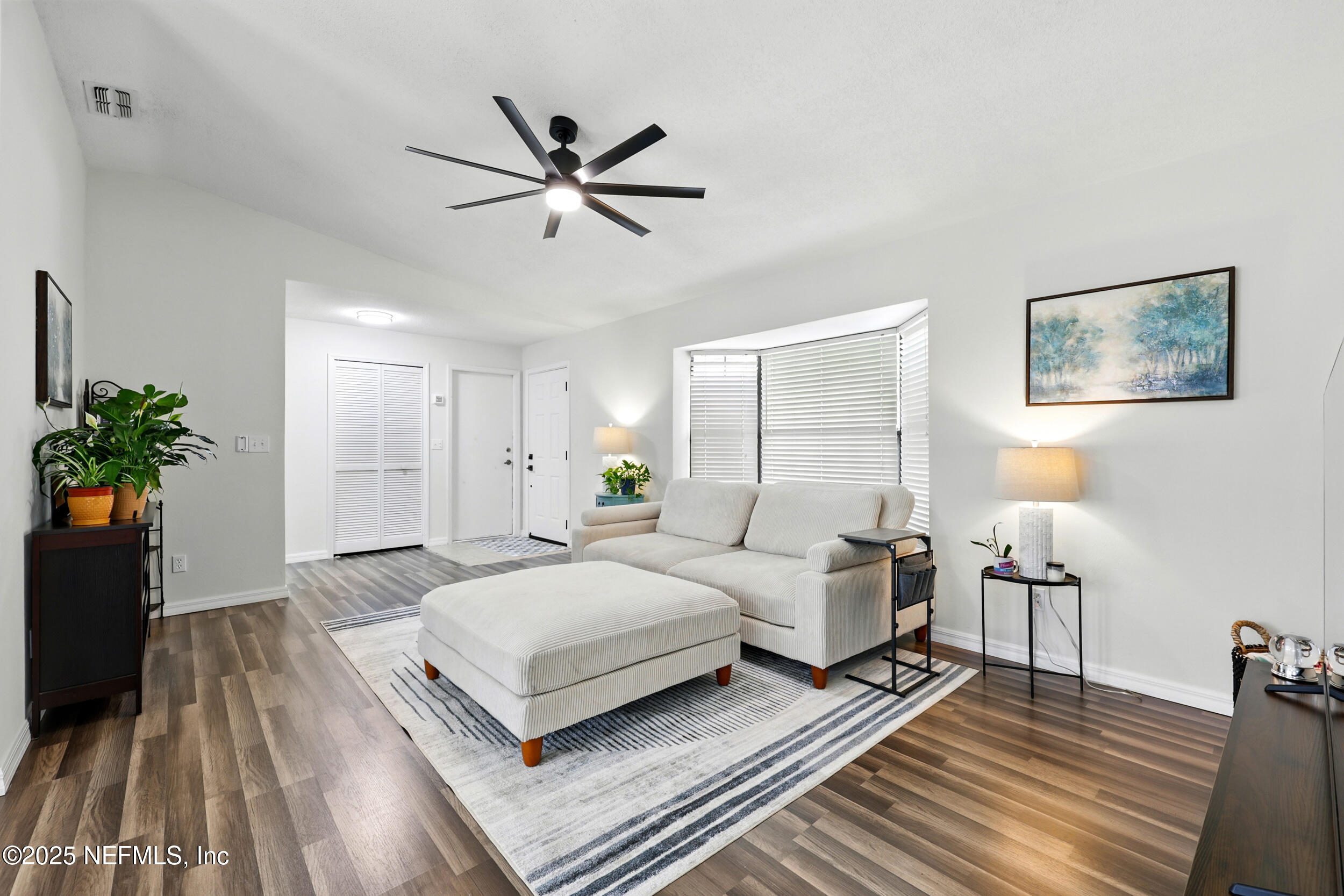 112 KINGS POINT Court