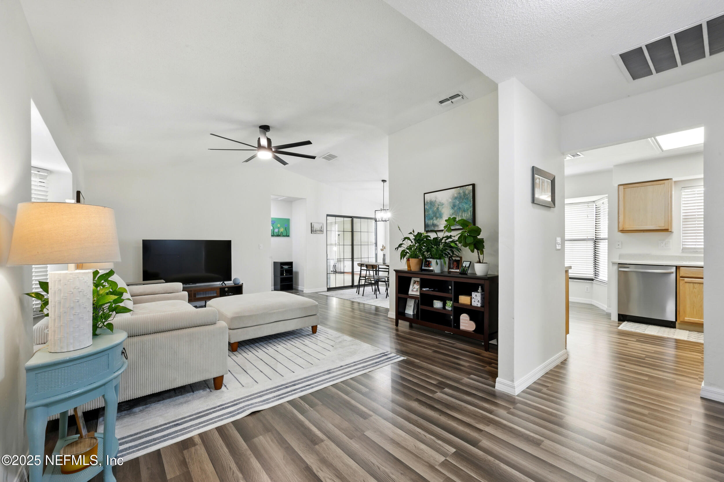 112 KINGS POINT Court