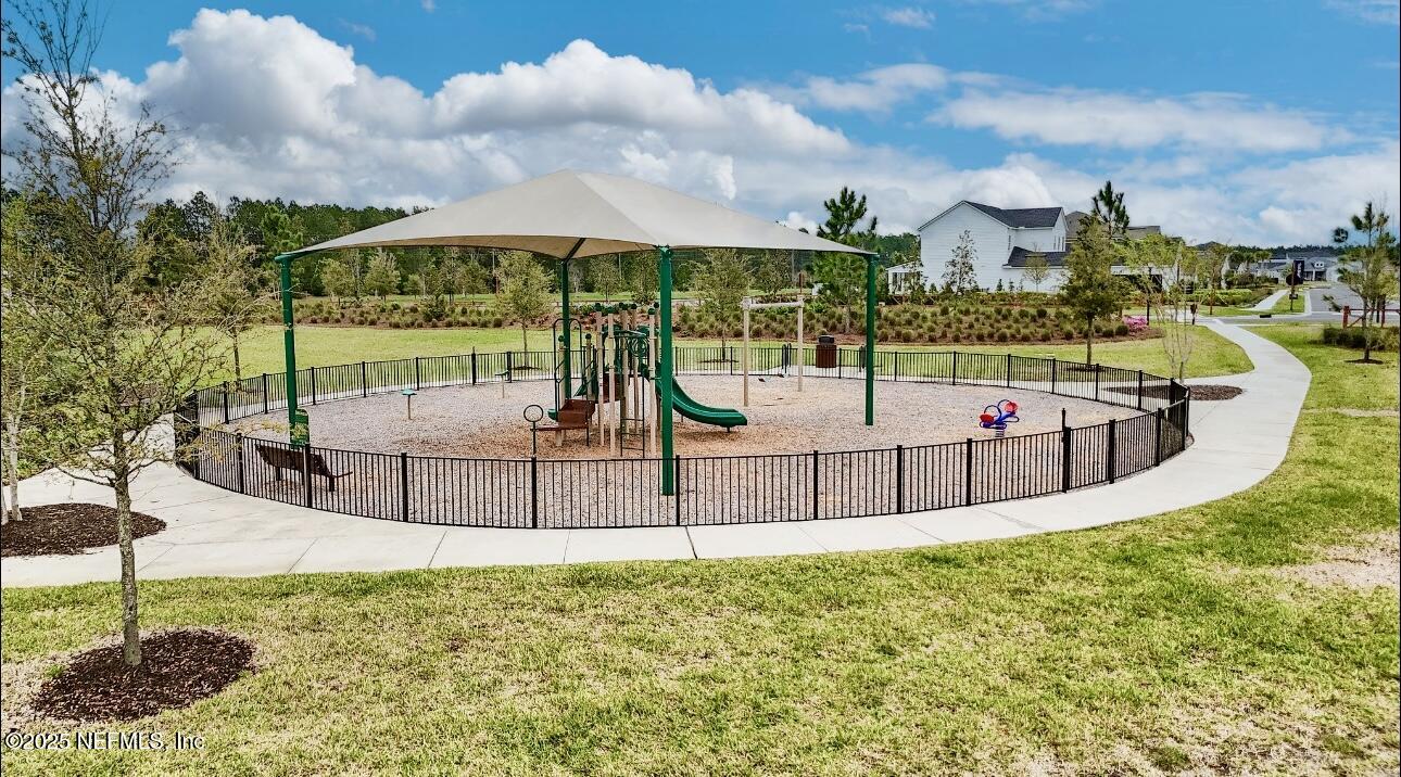 462 HILLENDALE Circle
