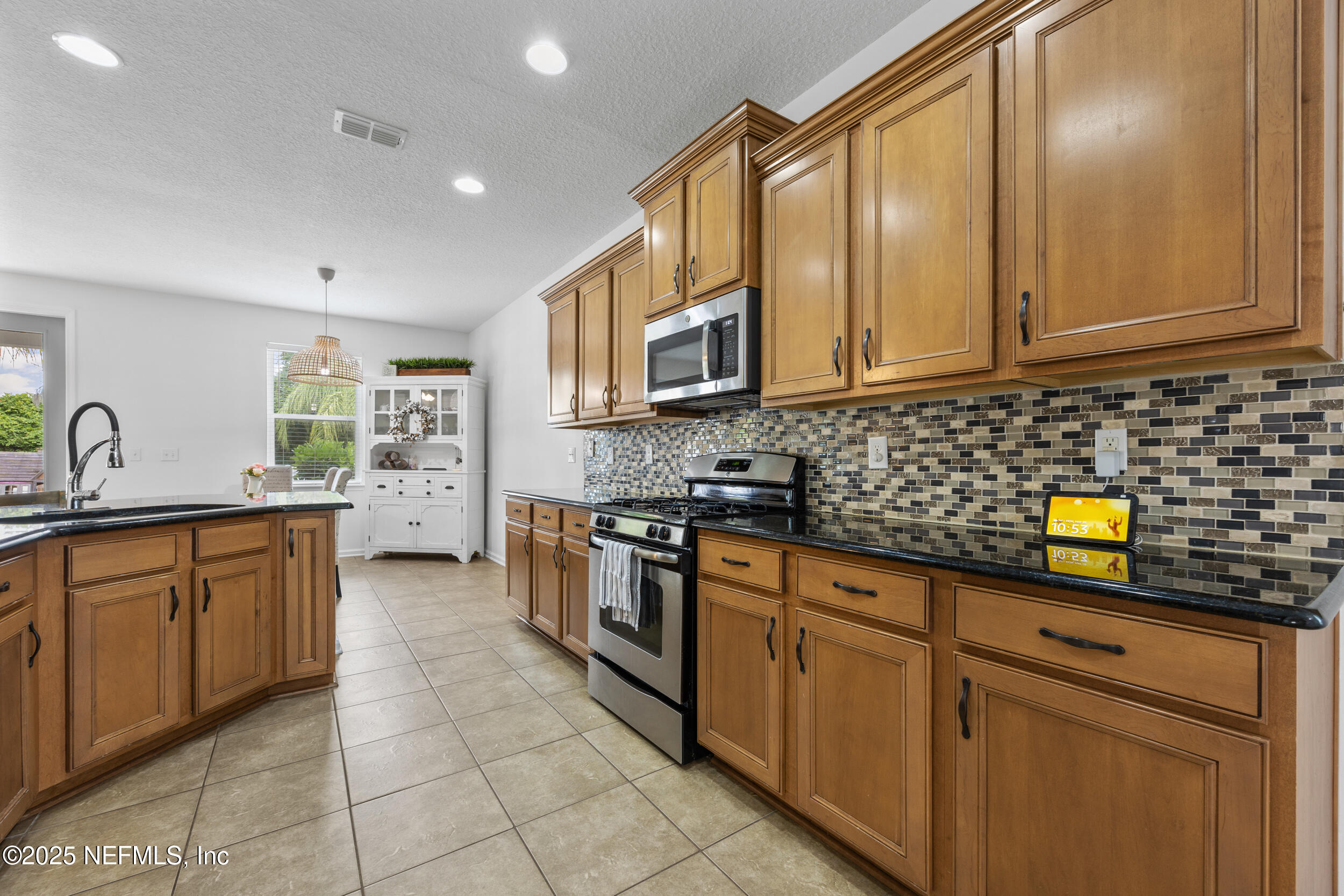 94 HOWLAND Drive
