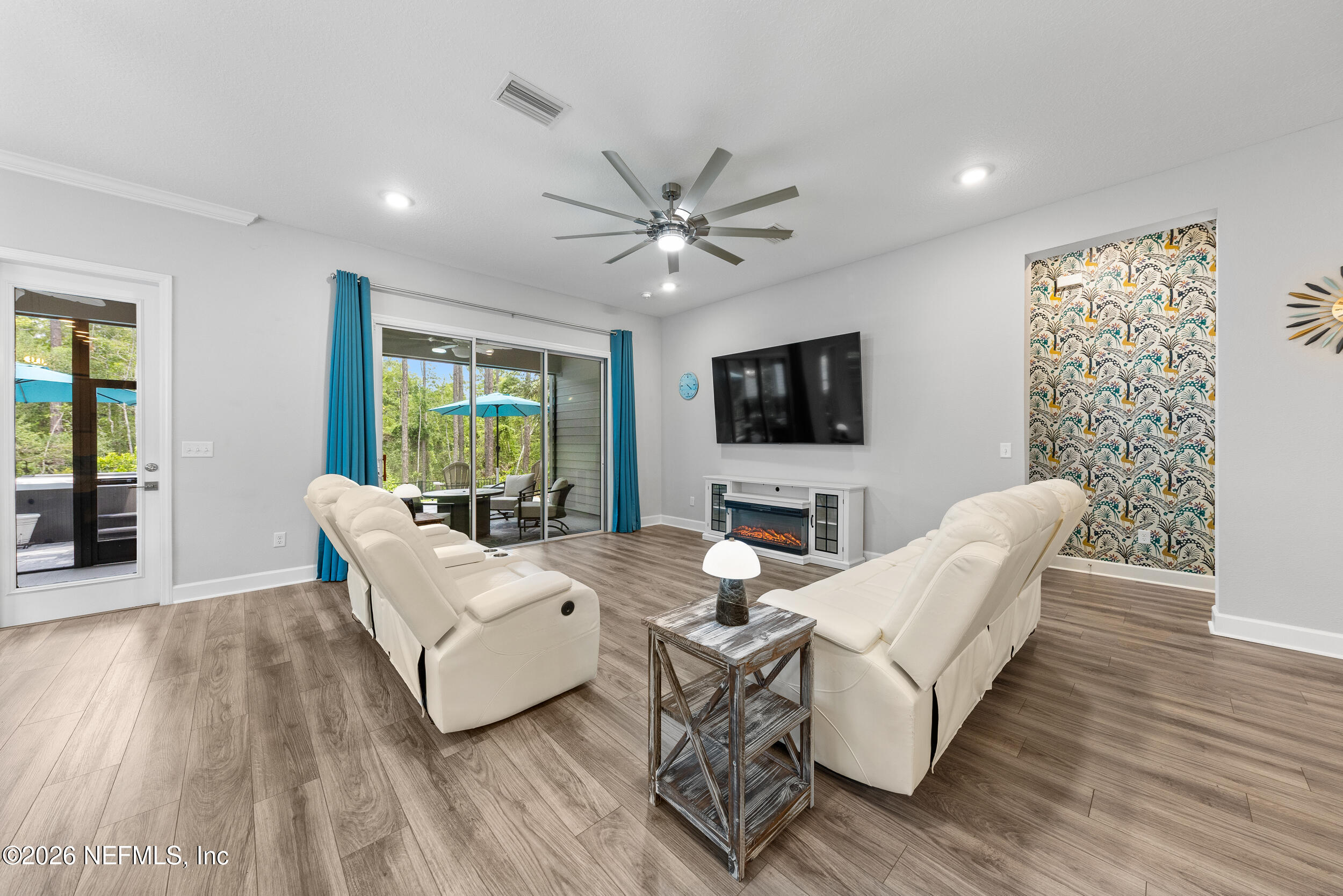 152 CONSTITUTION Drive
