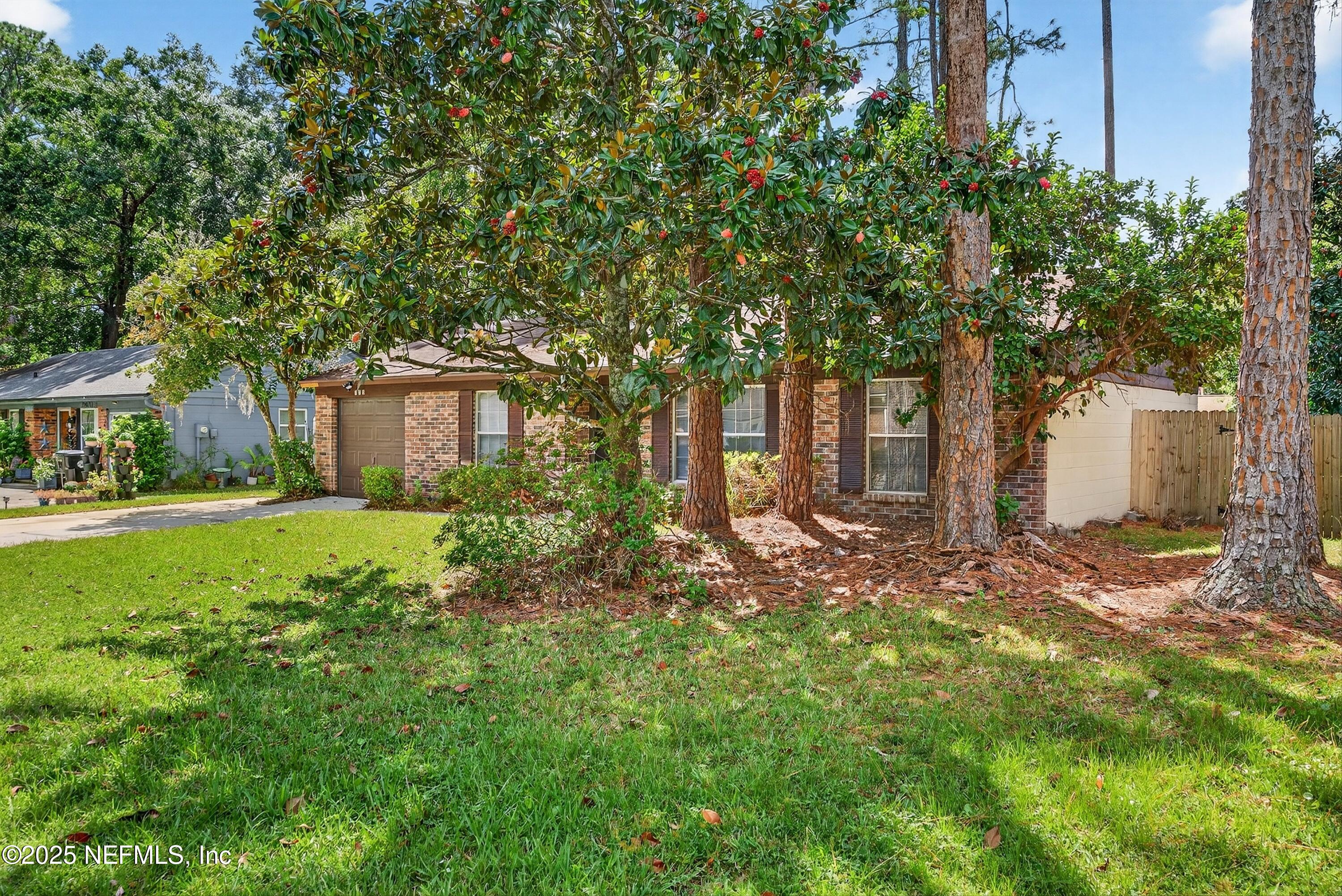 2705 PINEWOOD Boulevard N