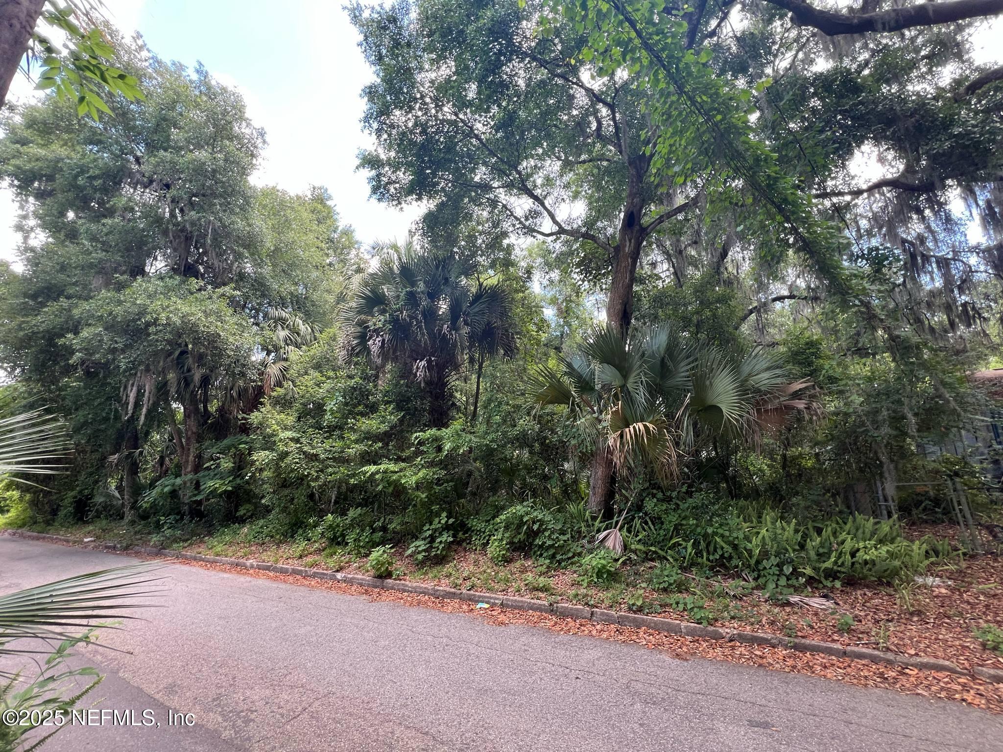 823 S 13TH Street