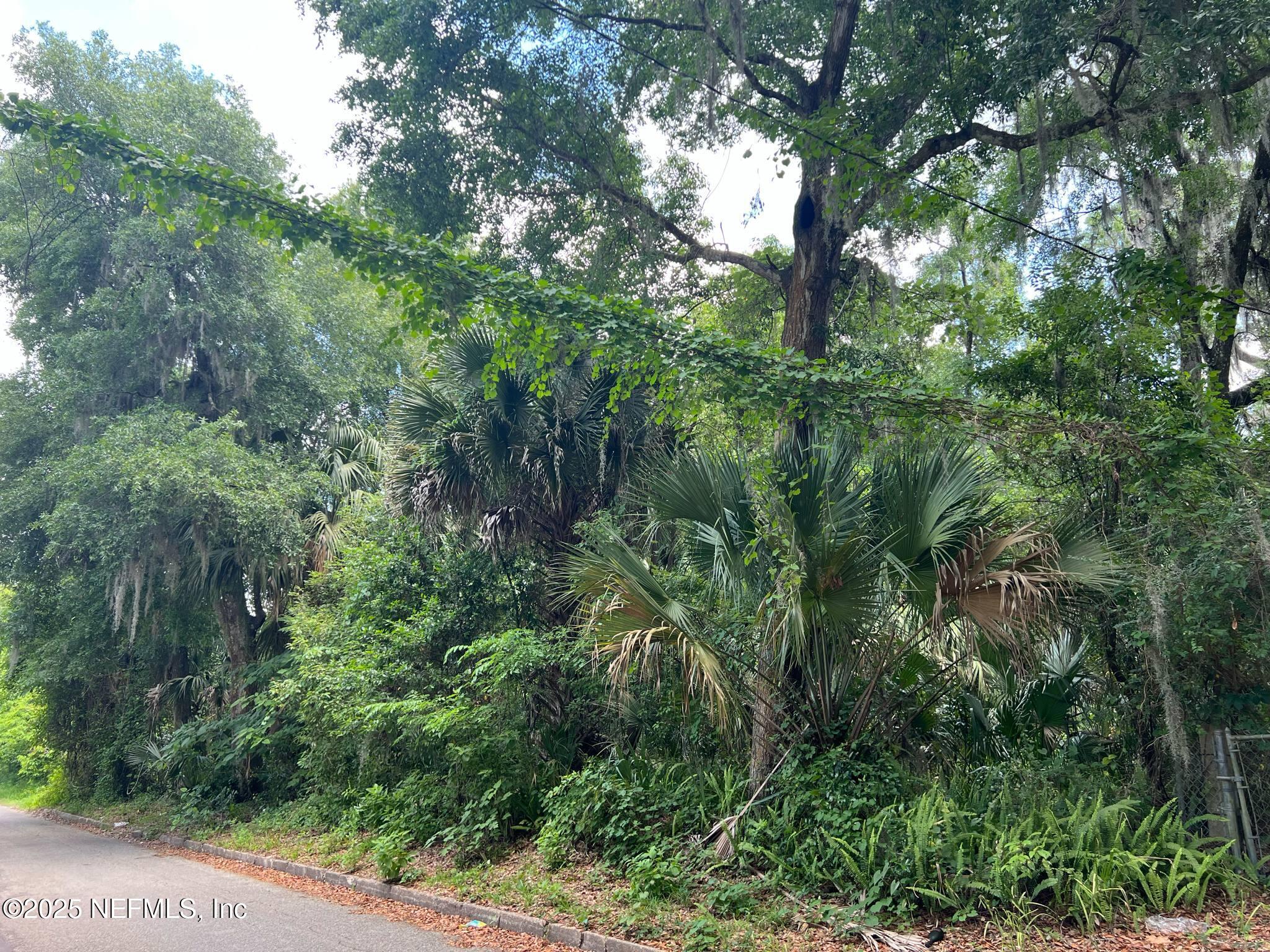 823 S 13TH Street