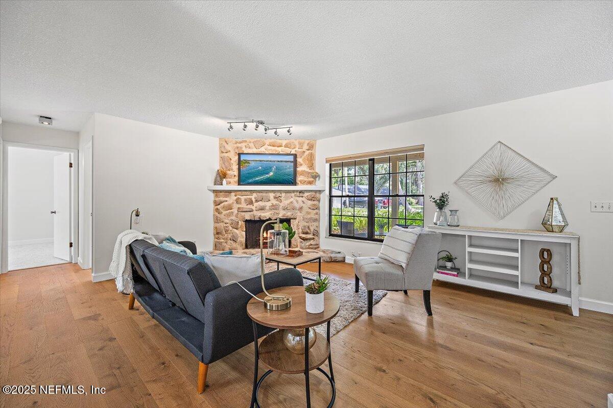 100 PALMERA Court