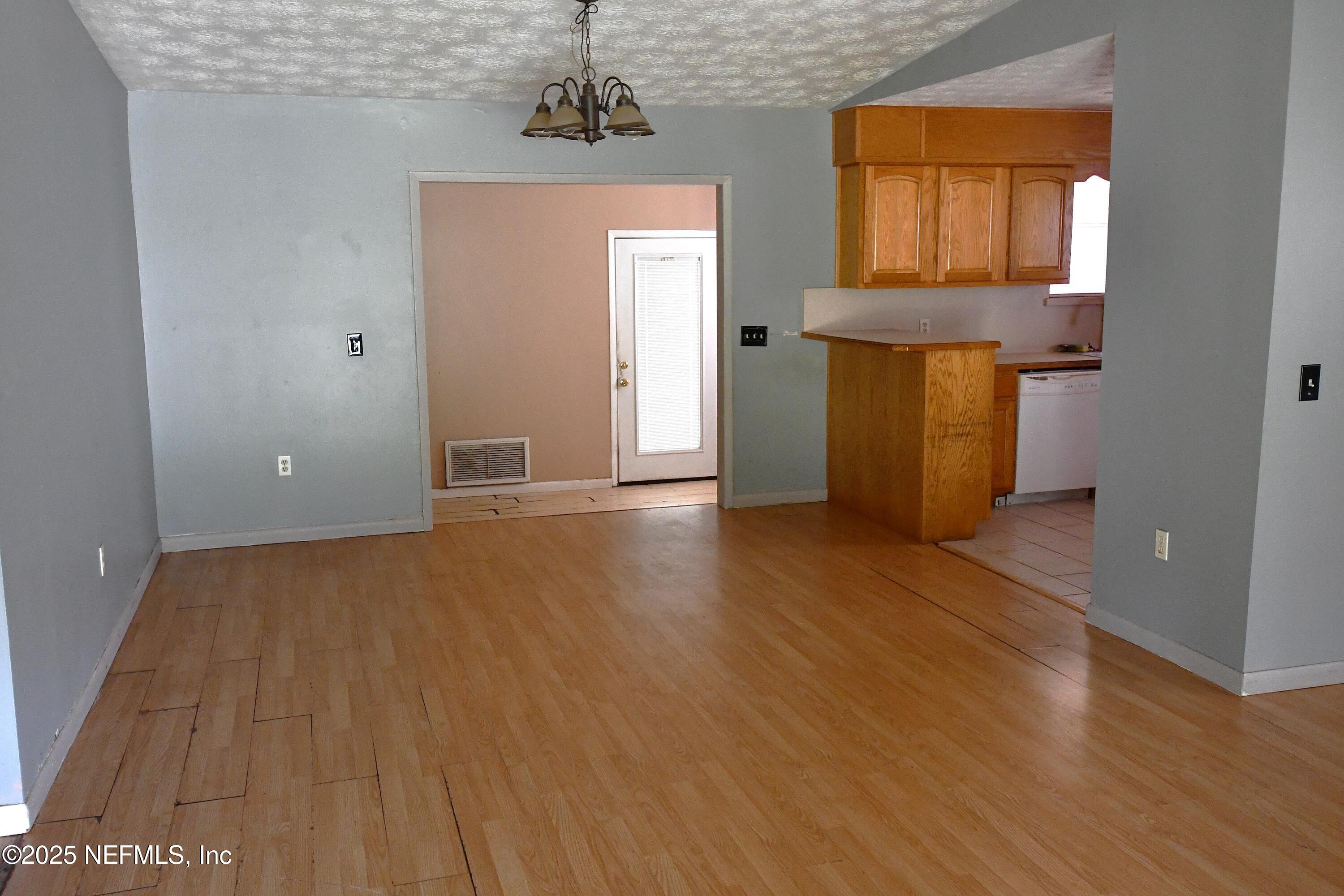 44135 LEE Drive
