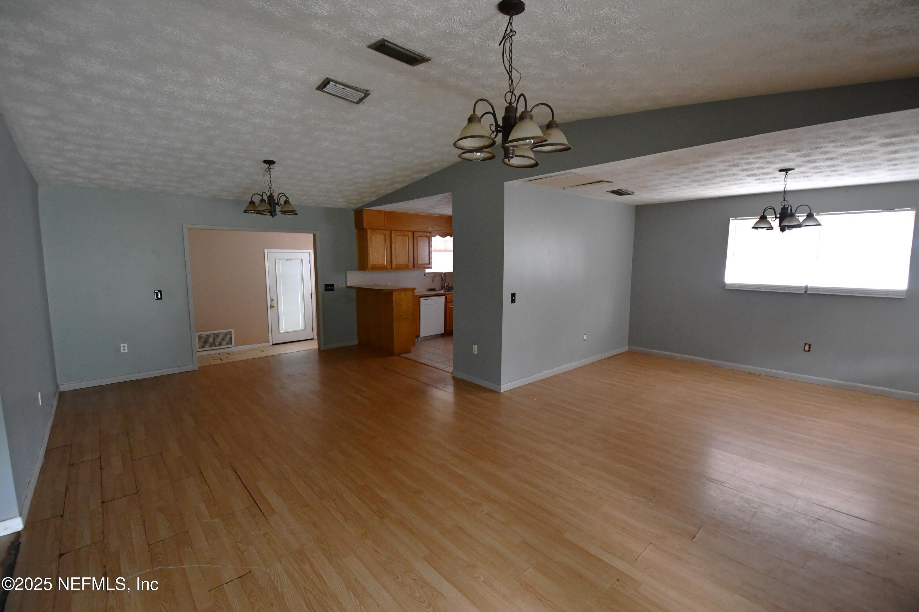 44135 LEE Drive