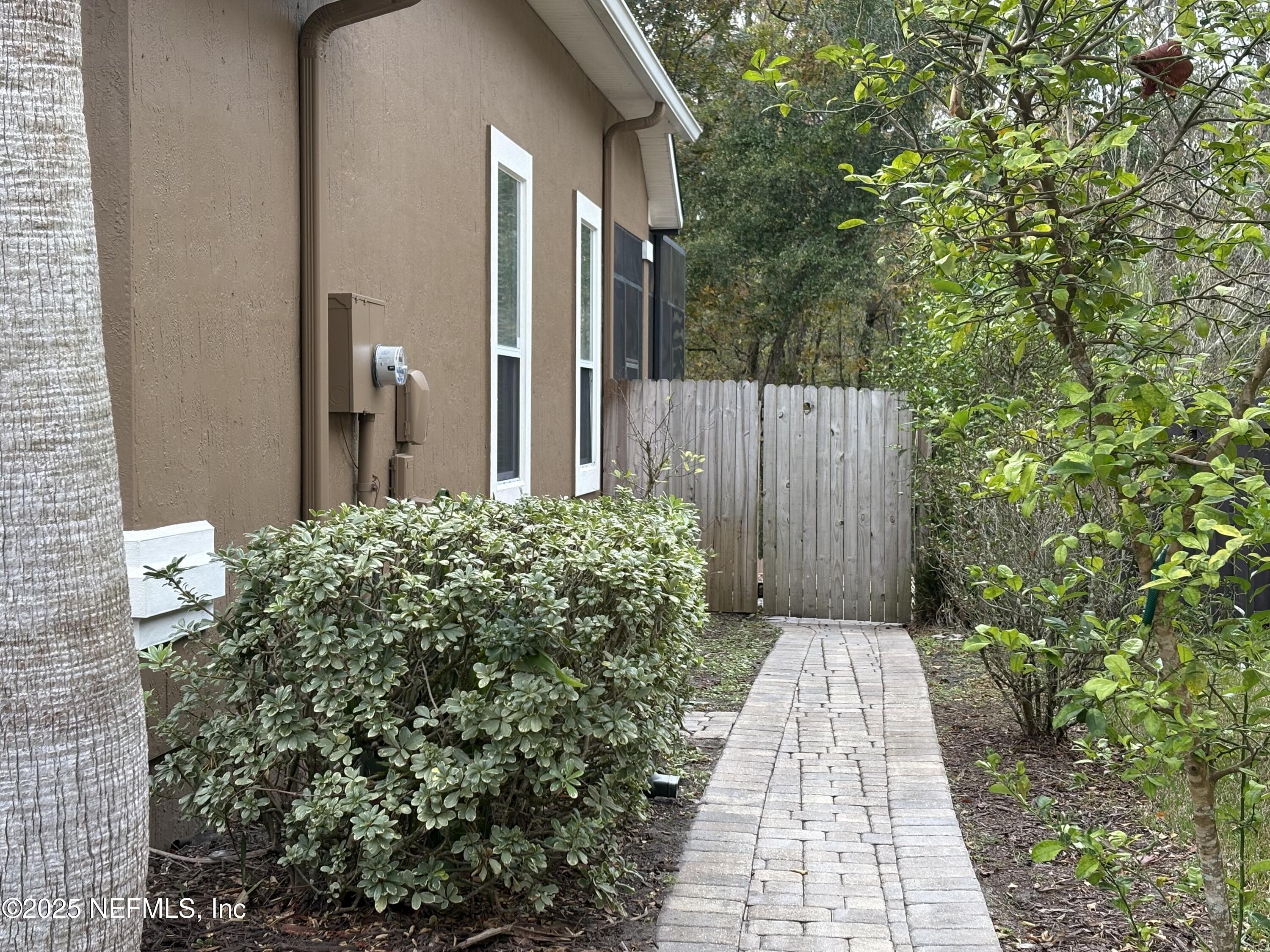 2394 W CLOVELLY Lane