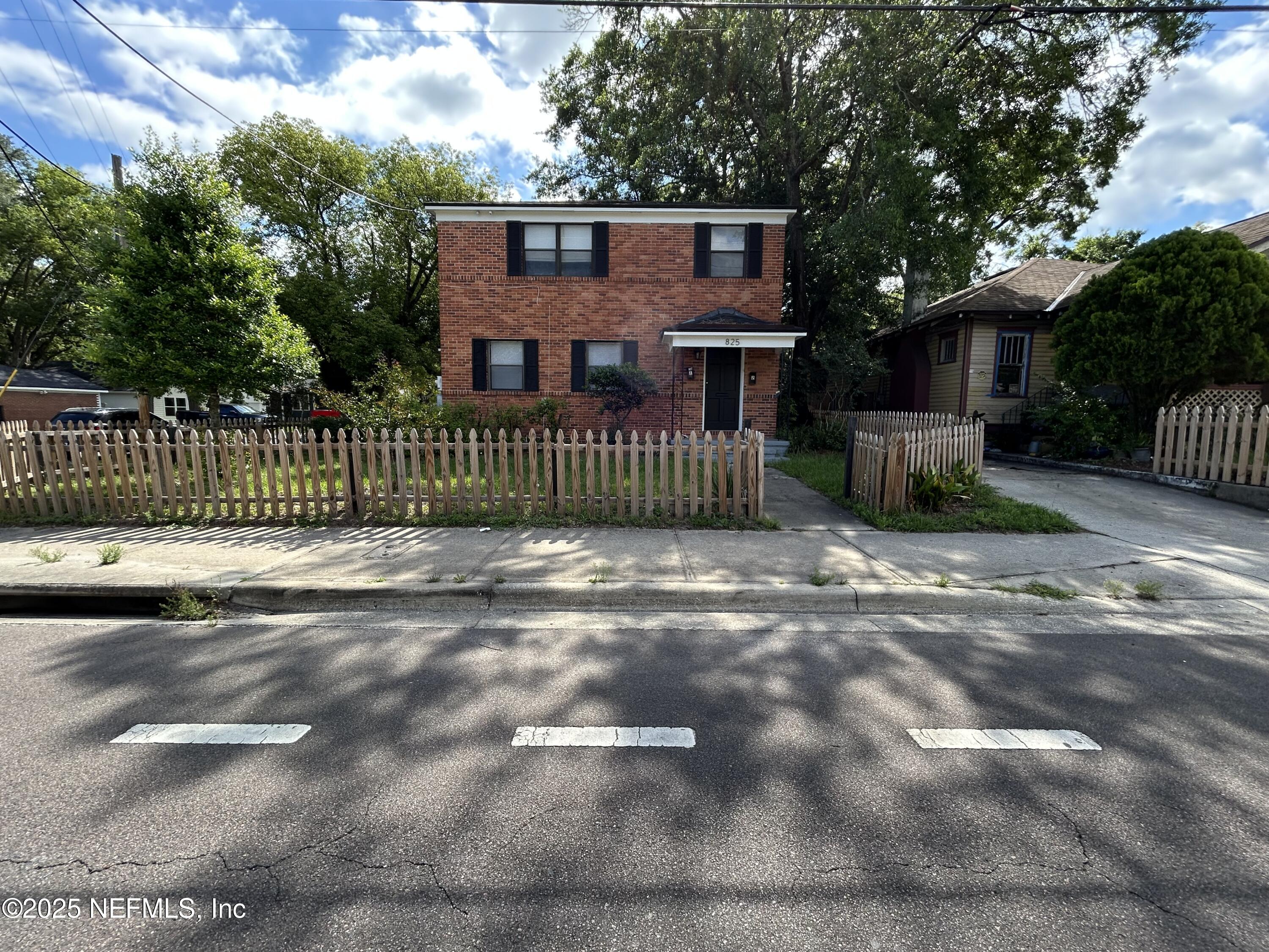 825 MCDUFF Avenue S 1