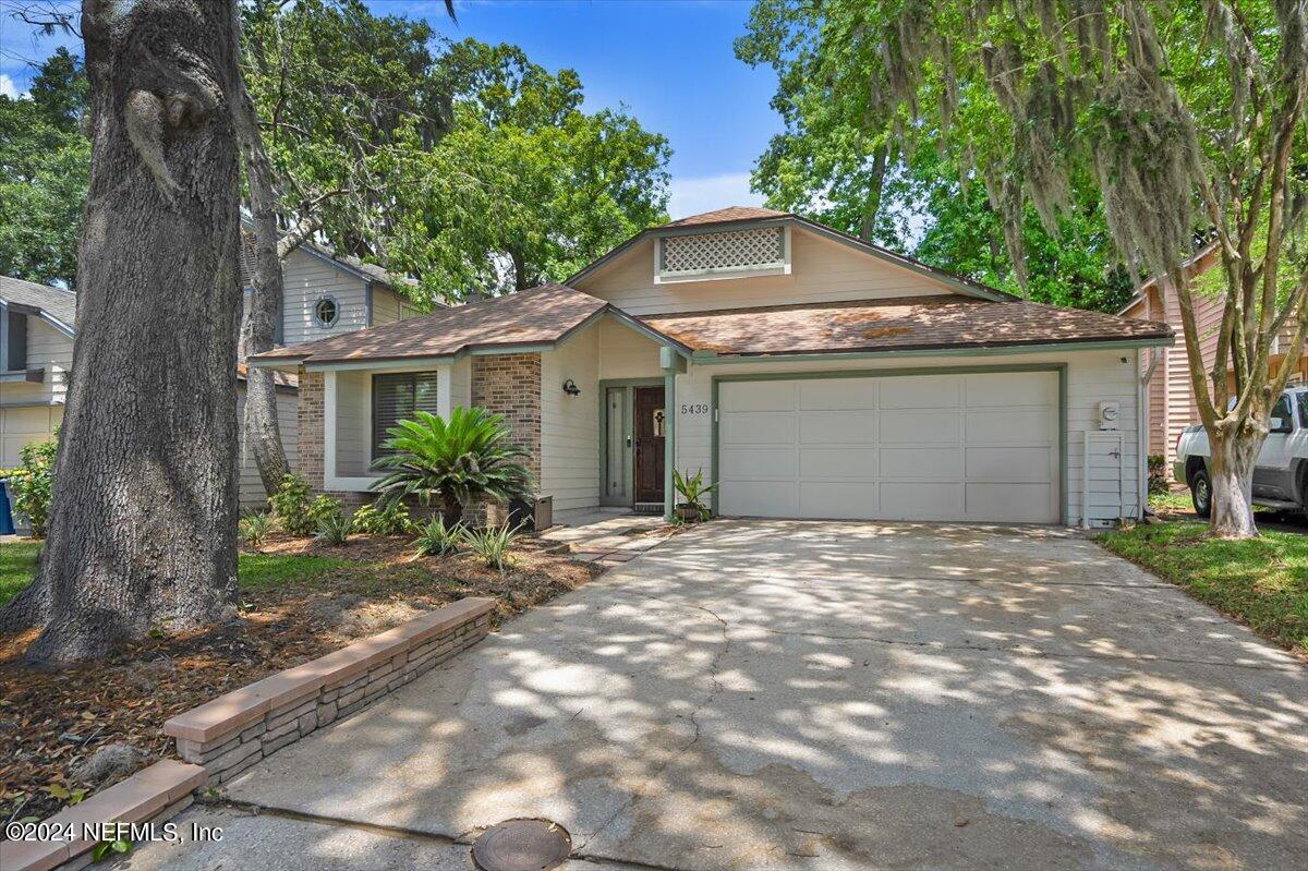 Jacksonville, FL home for sale located at 5439 Marsh Creek Drive, Jacksonville, FL 32277