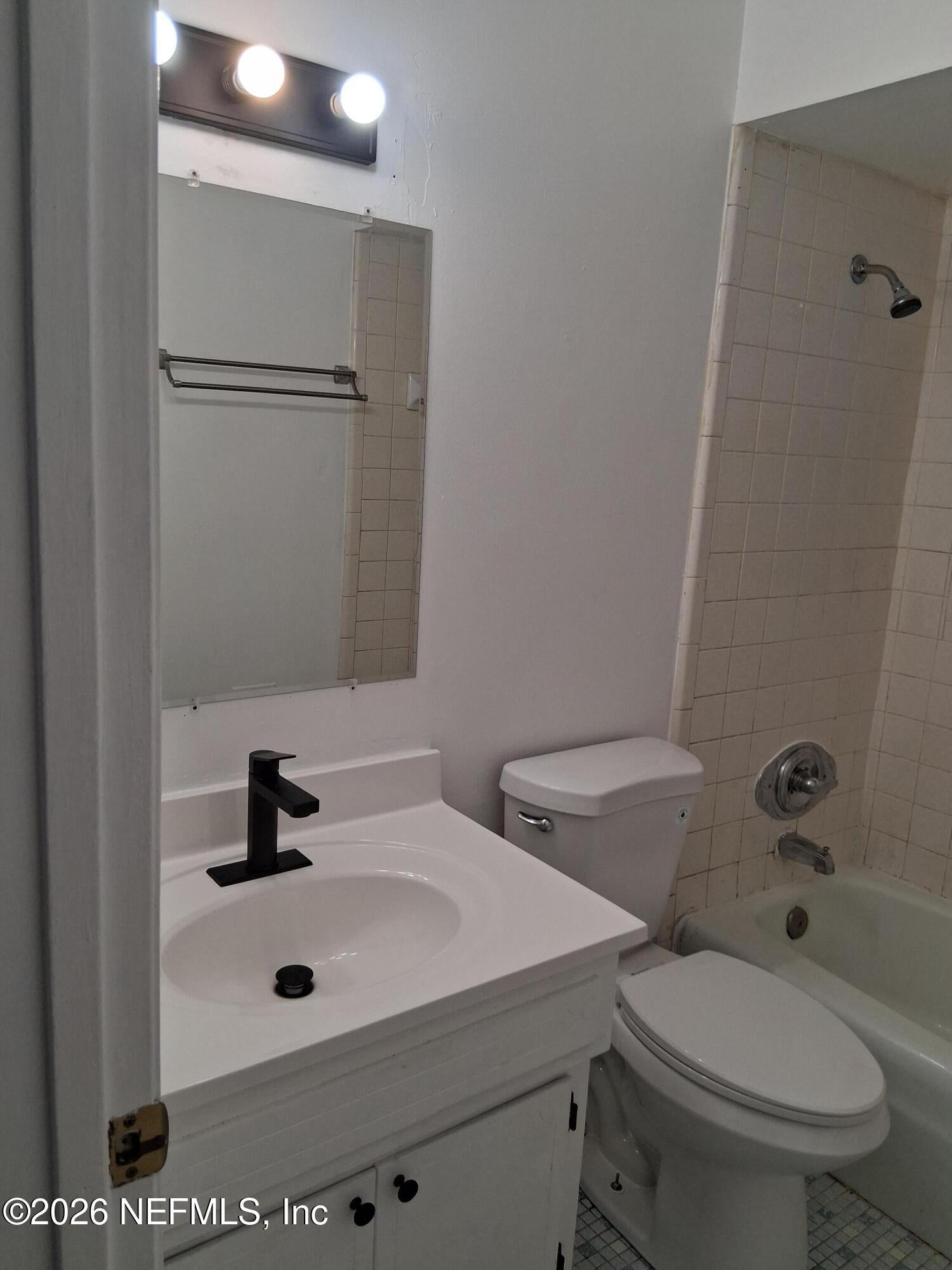 2440 HUSSON Avenue - Photo 2