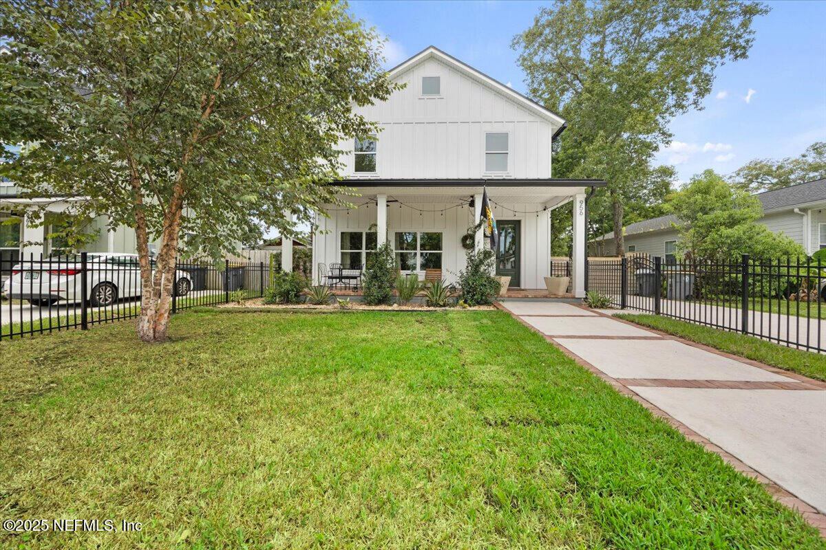 956 INGLESIDE Avenue