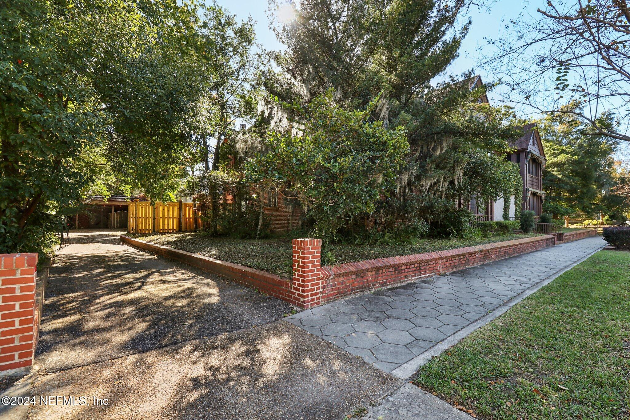2160 FORBES Street