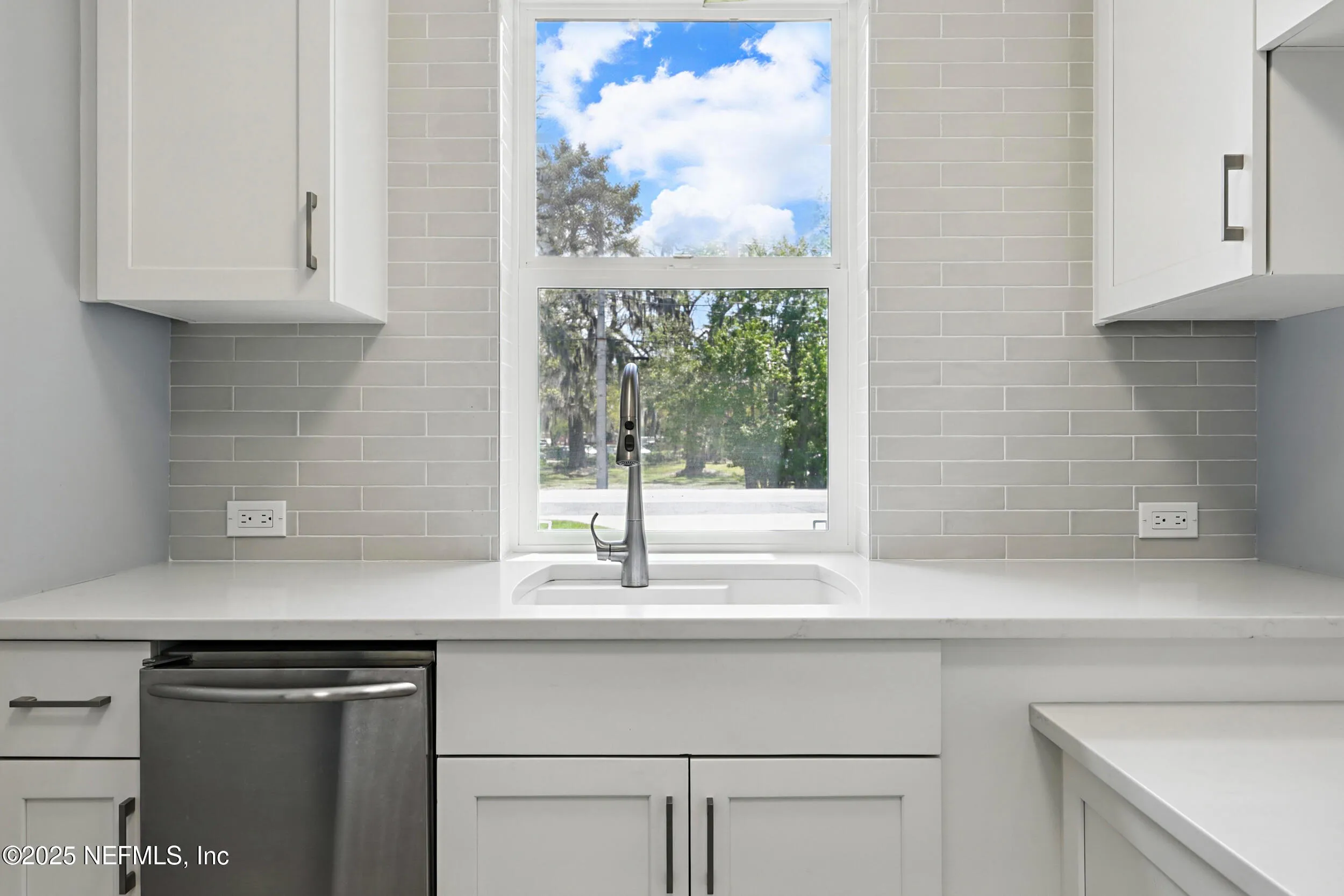 Jacksonville, Florida 32207, United States, 5 Bedrooms Bedrooms, ,5 BathroomsBathrooms,Residential,Active,97421