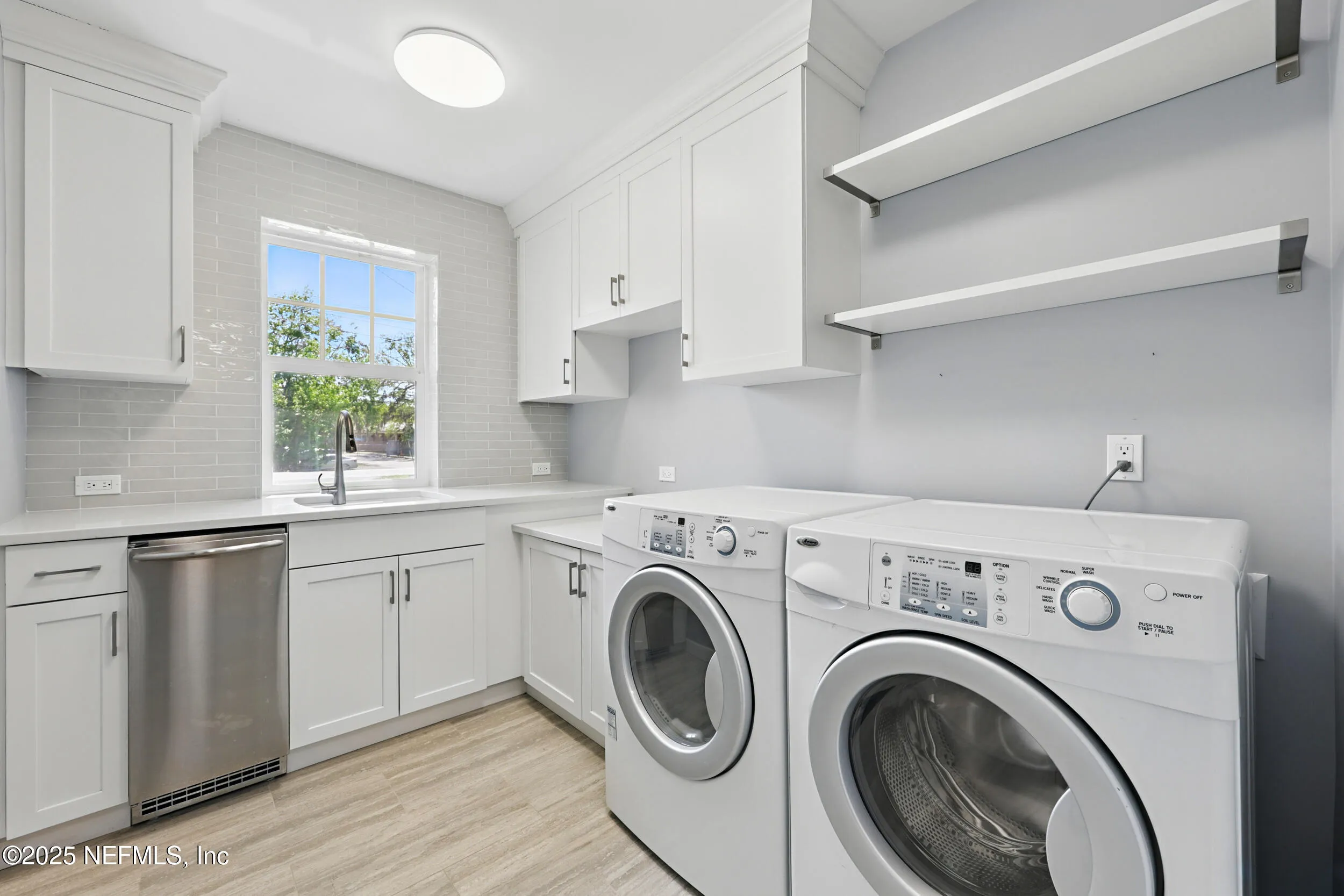 Jacksonville, Florida 32207, United States, 5 Bedrooms Bedrooms, ,5 BathroomsBathrooms,Residential,Active,97421