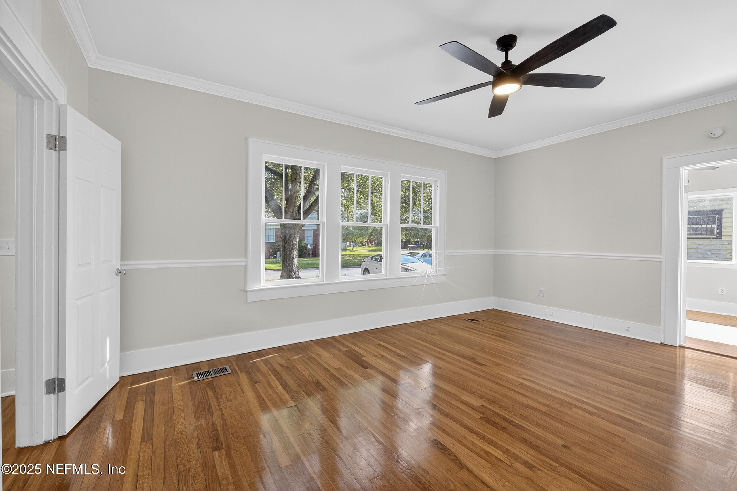 1048 INGLESIDE Avenue