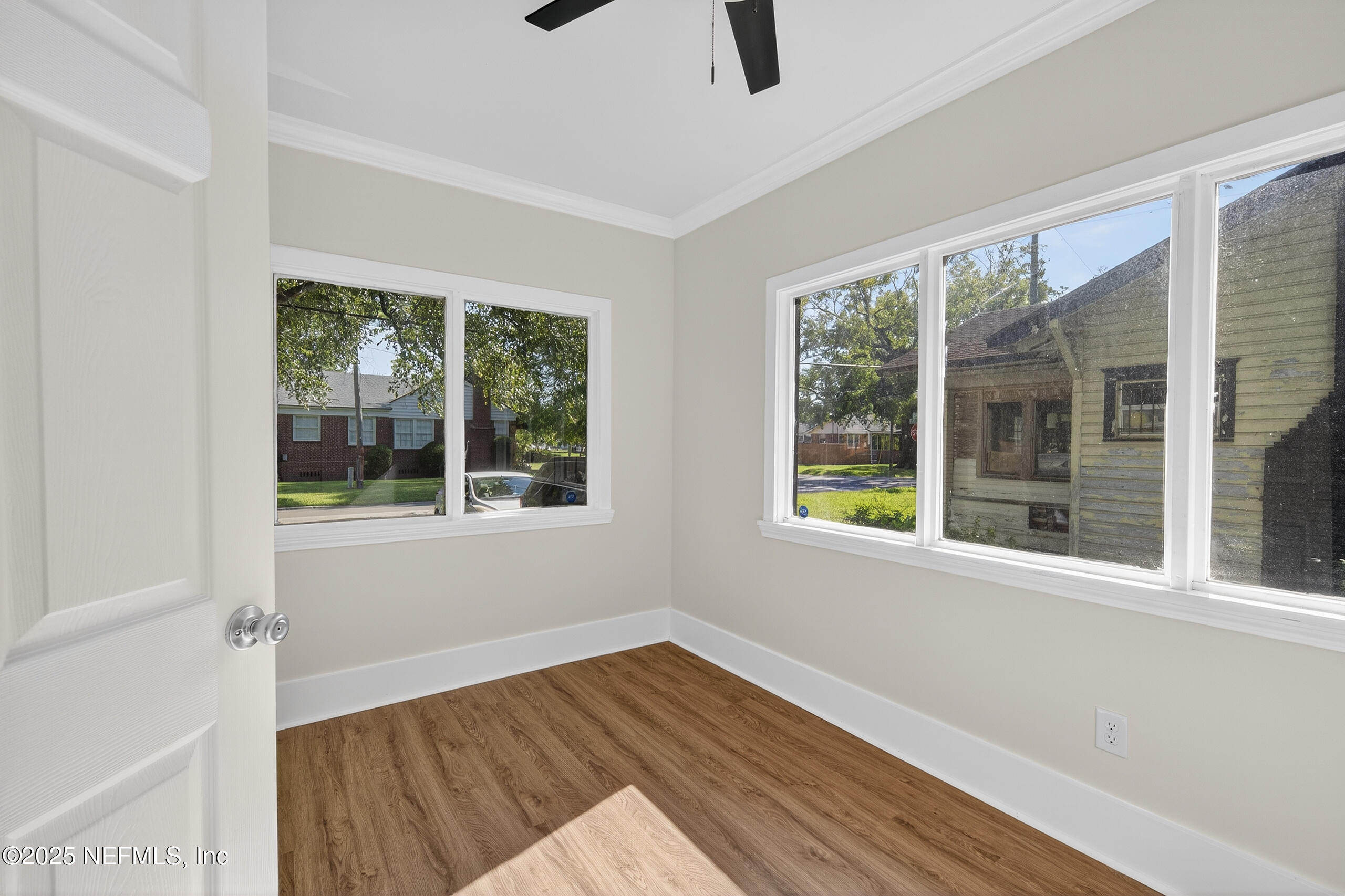 1048 INGLESIDE Avenue