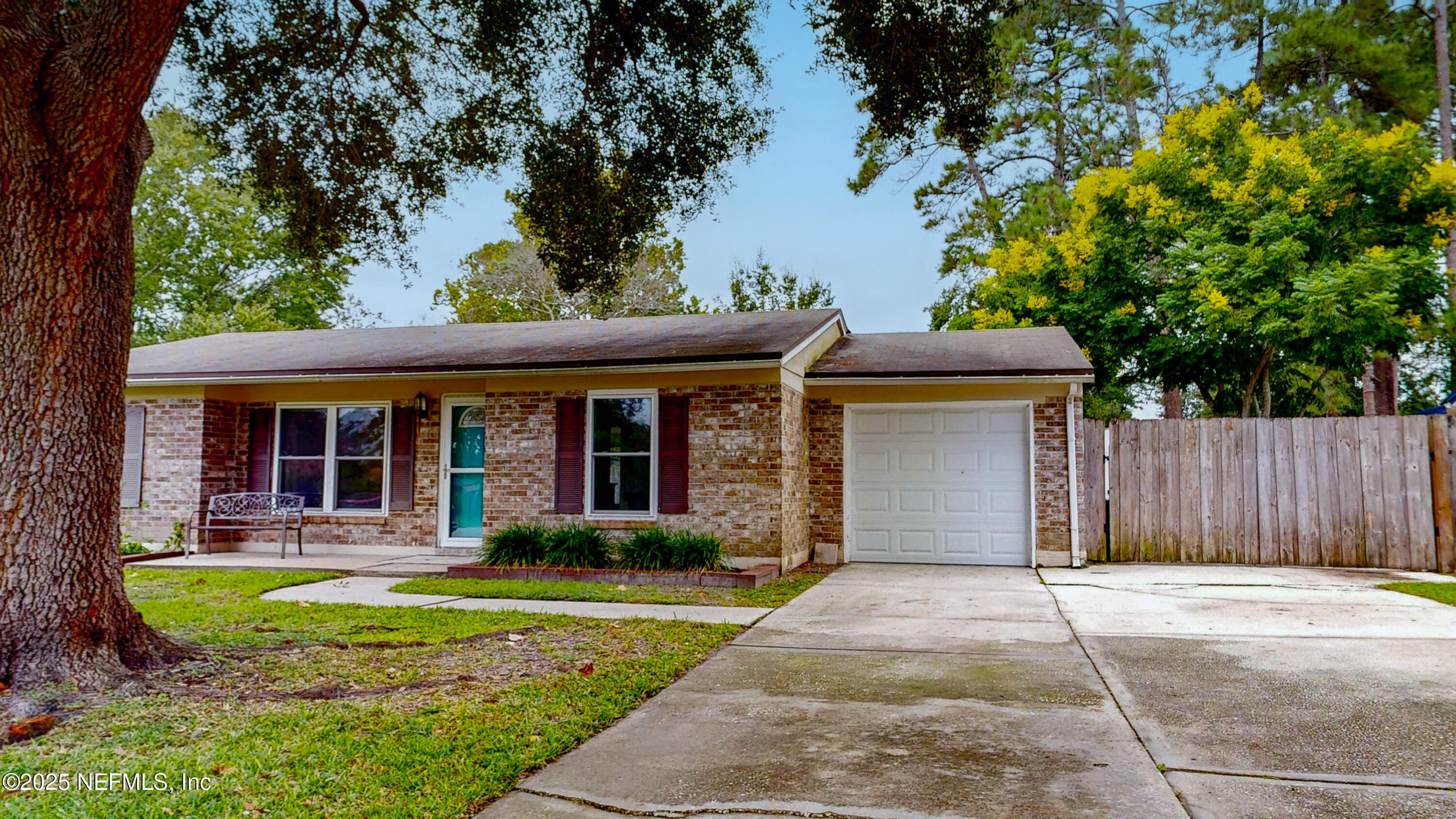 1652 E EVERGREEN Lane