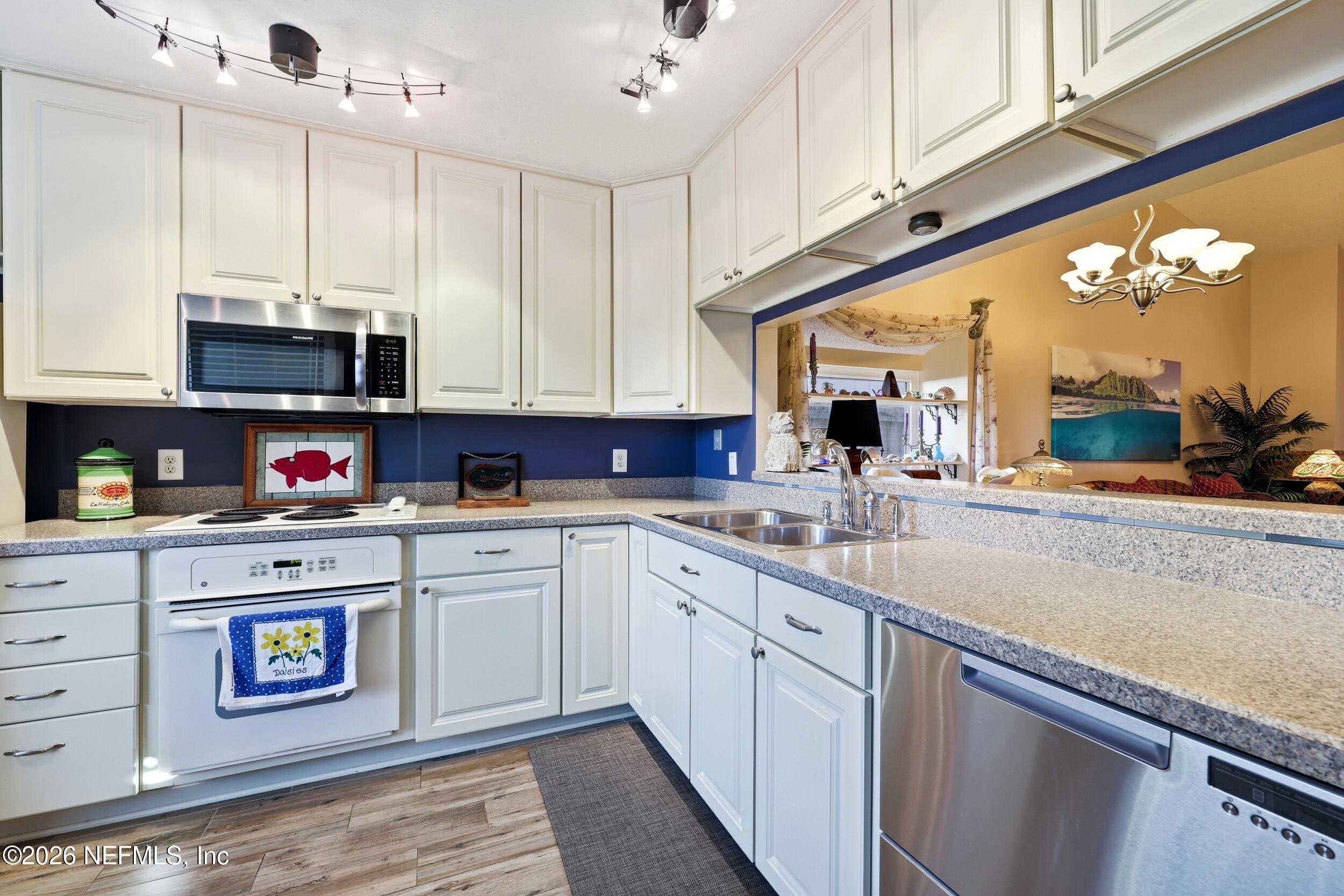 433 UPPER 36TH Avenue S