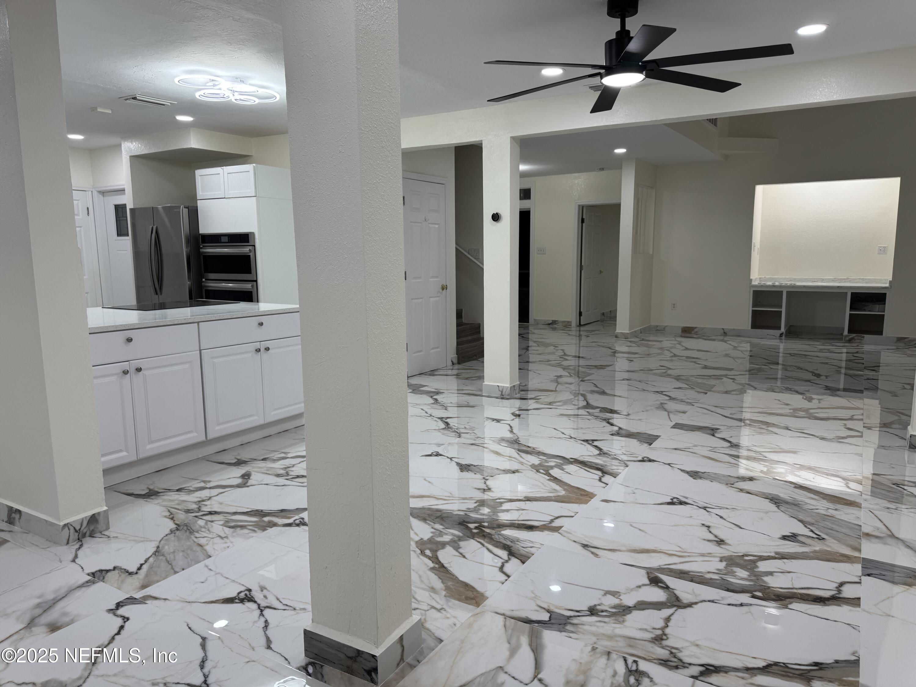 174 NW CLUBVIEW Circle