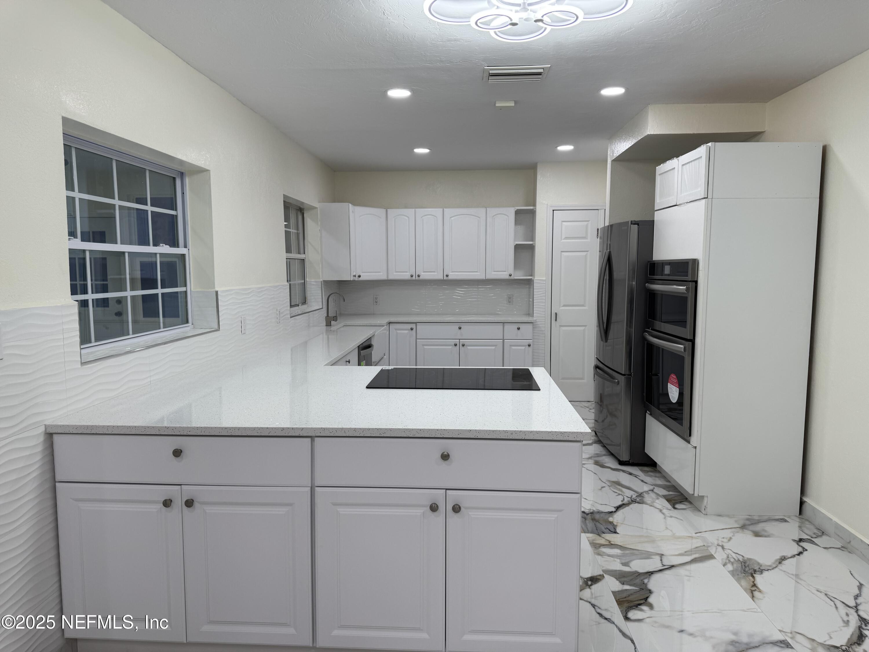 174 NW CLUBVIEW Circle
