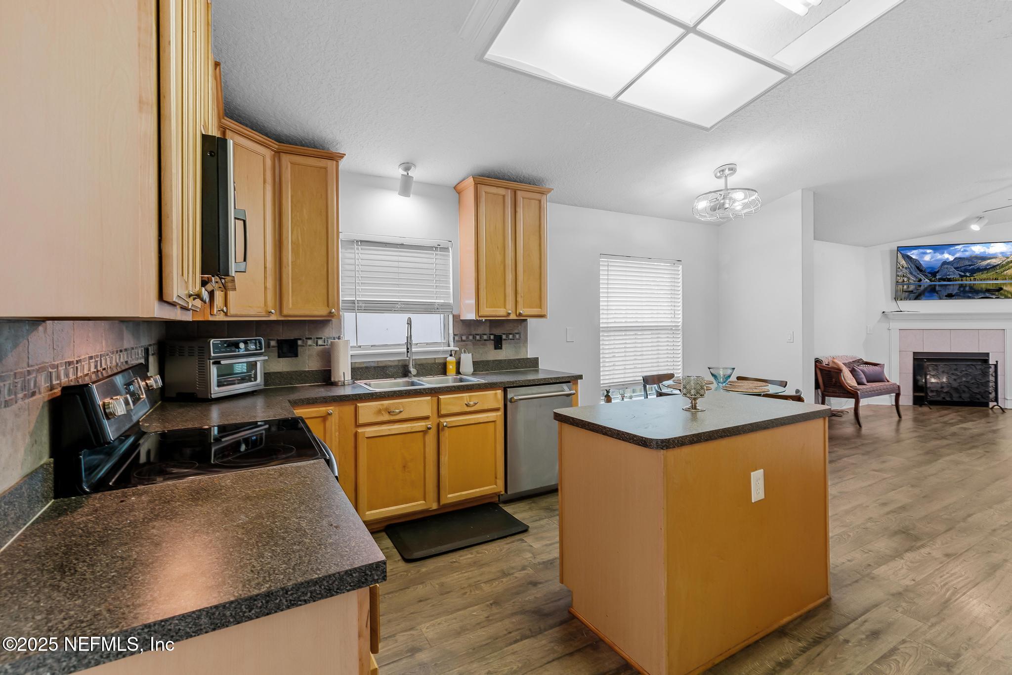 911 SILVER SPRING Court