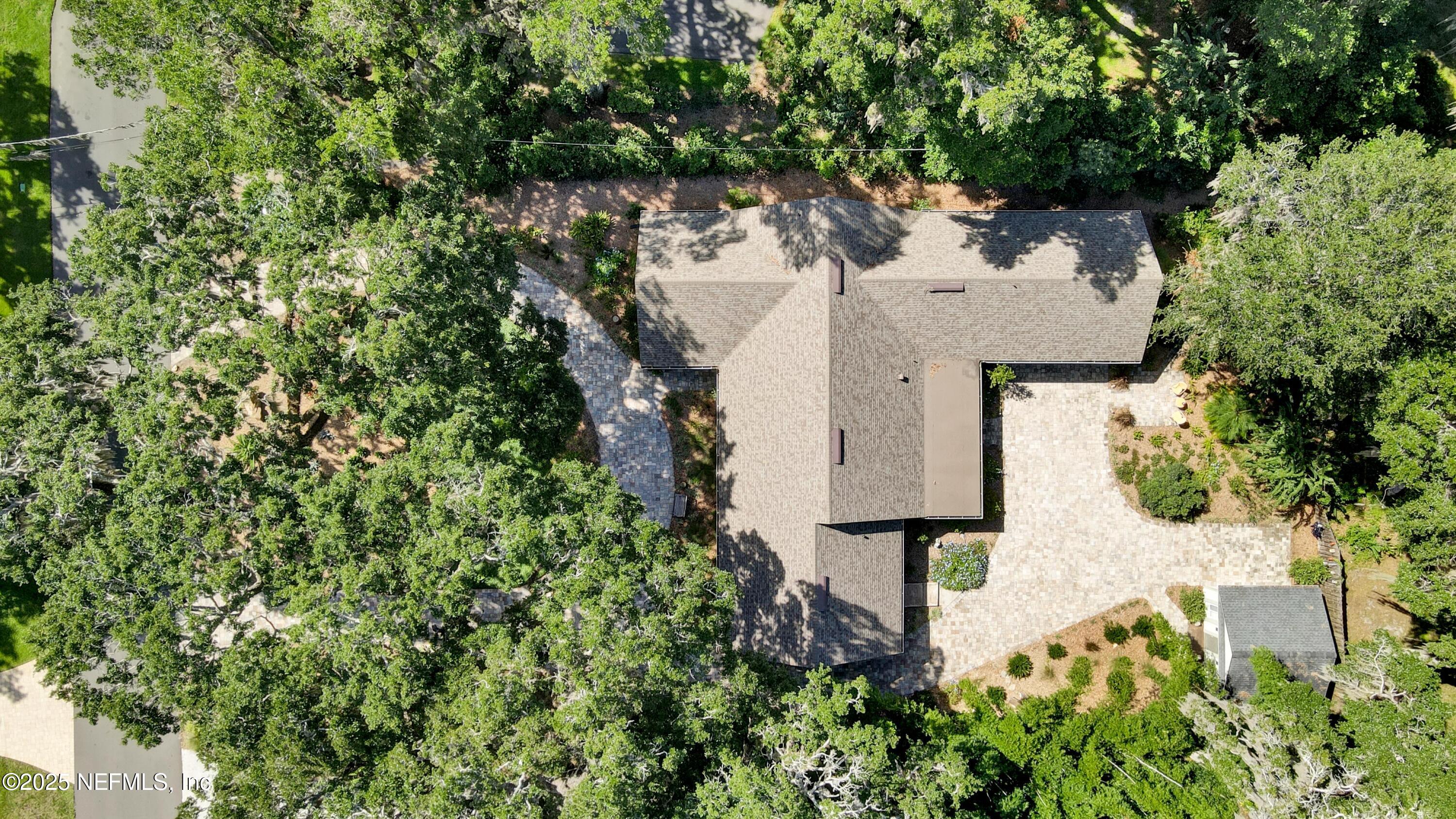 2556 HOLLY POINT Road E
