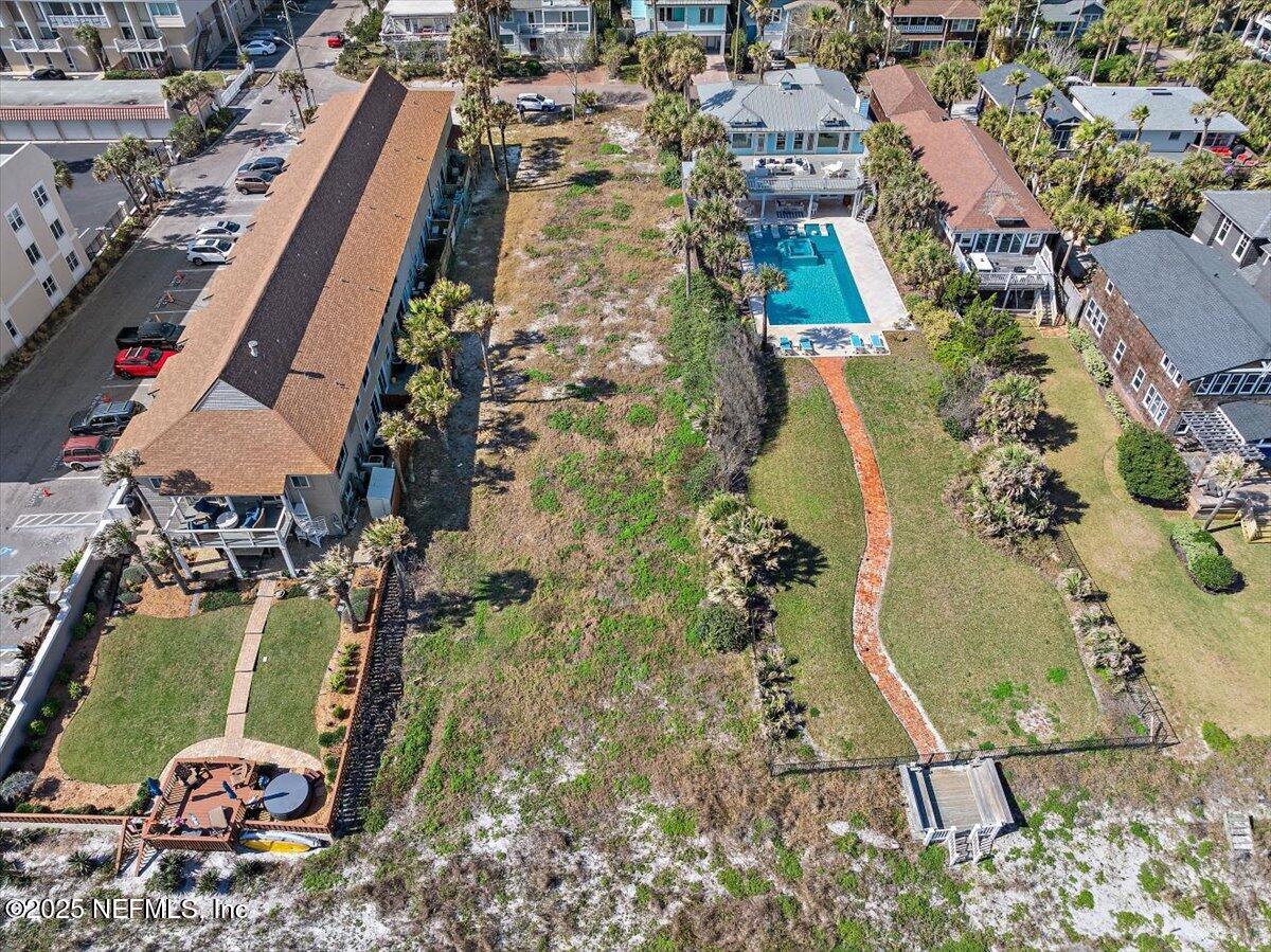 1025 BEACH Avenue