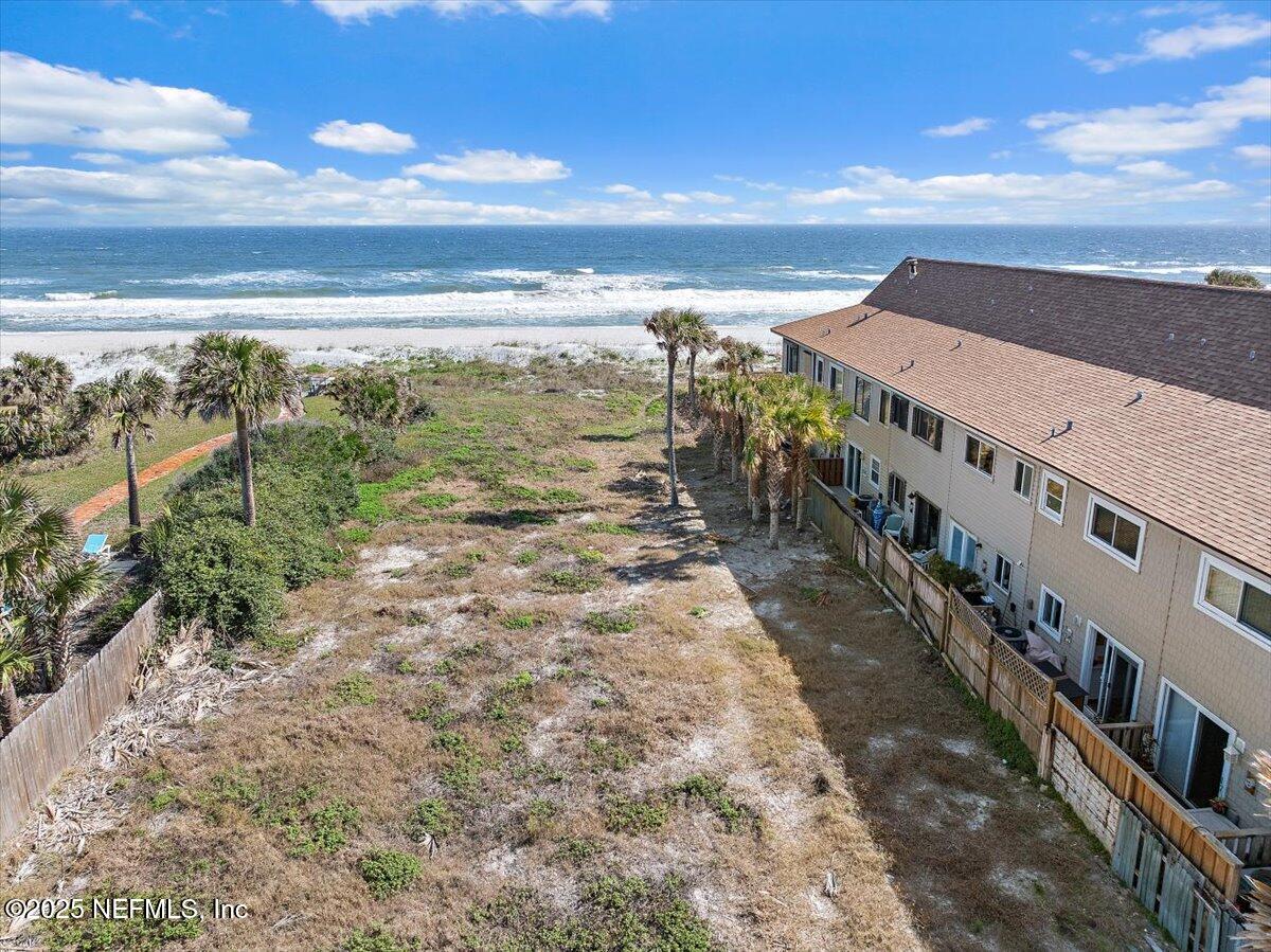 1025 BEACH Avenue