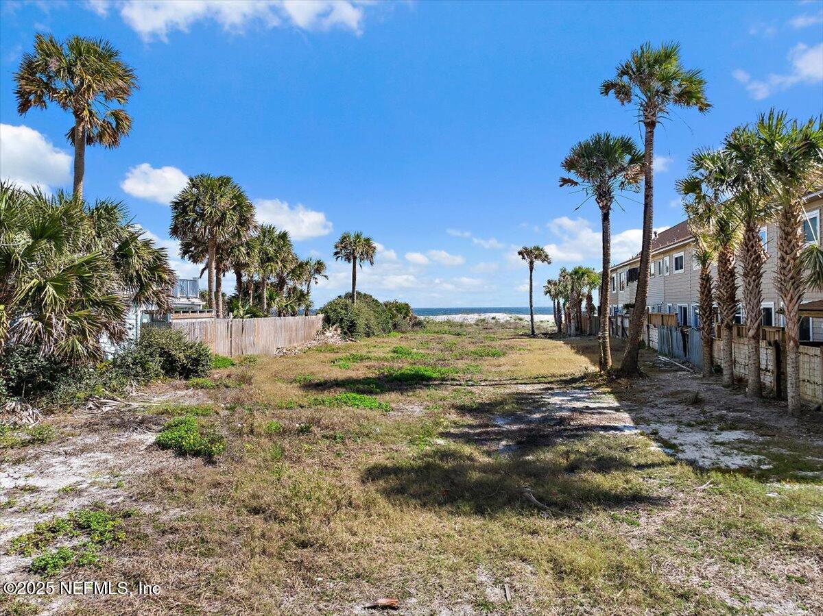 1025 BEACH Avenue