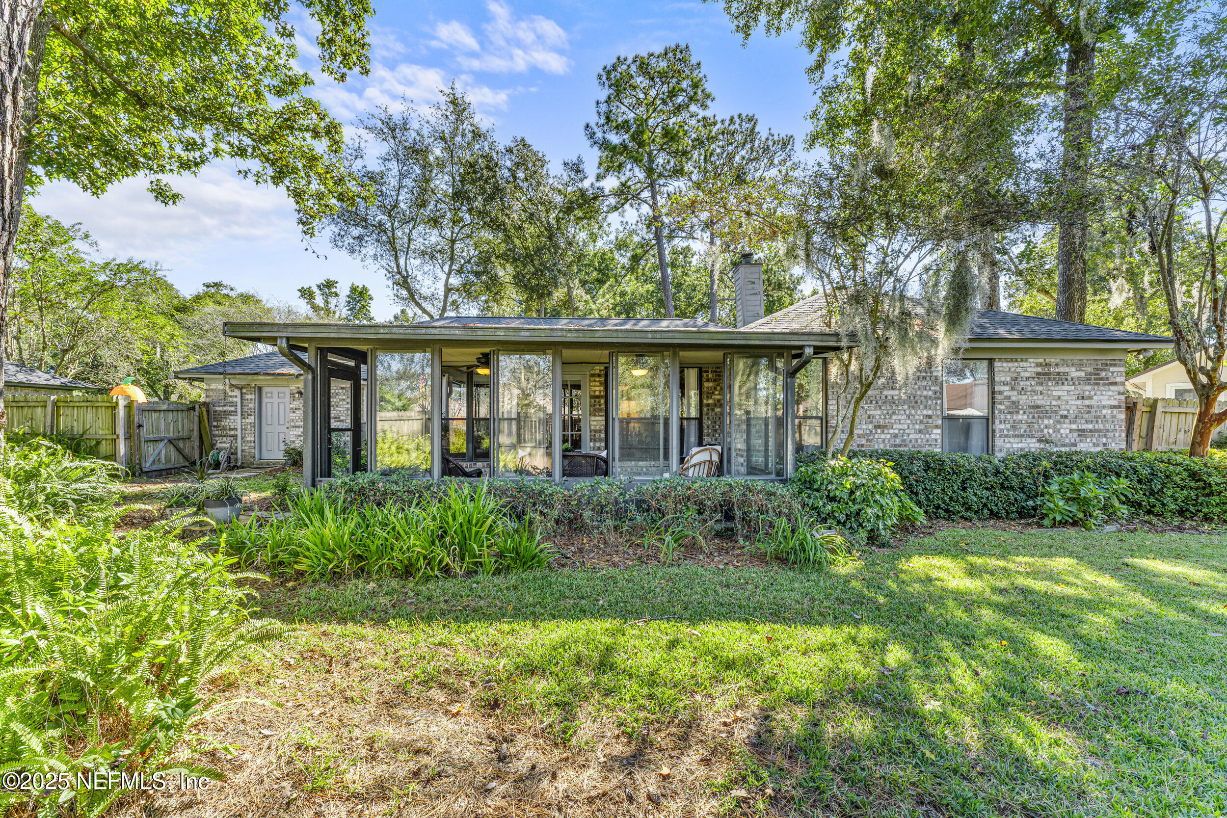 531 LOS PALMAS Drive