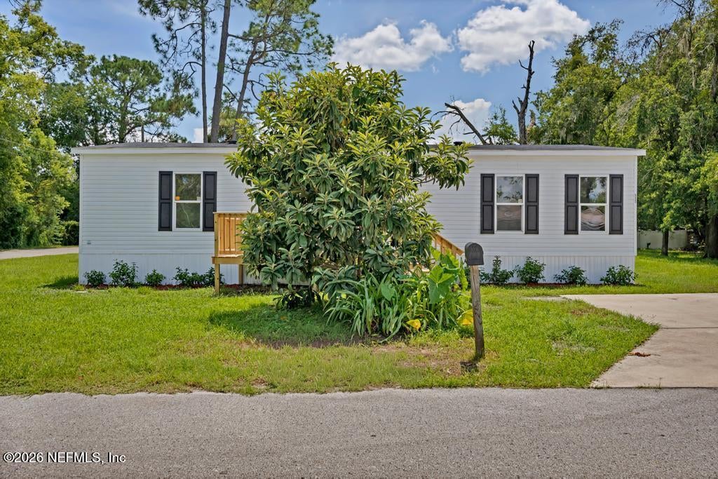 411 E LAKE Street - Photo 2