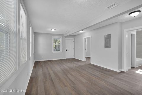 Single Family Residence in Jacksonville FL 1113 5TH Street 6.jpg