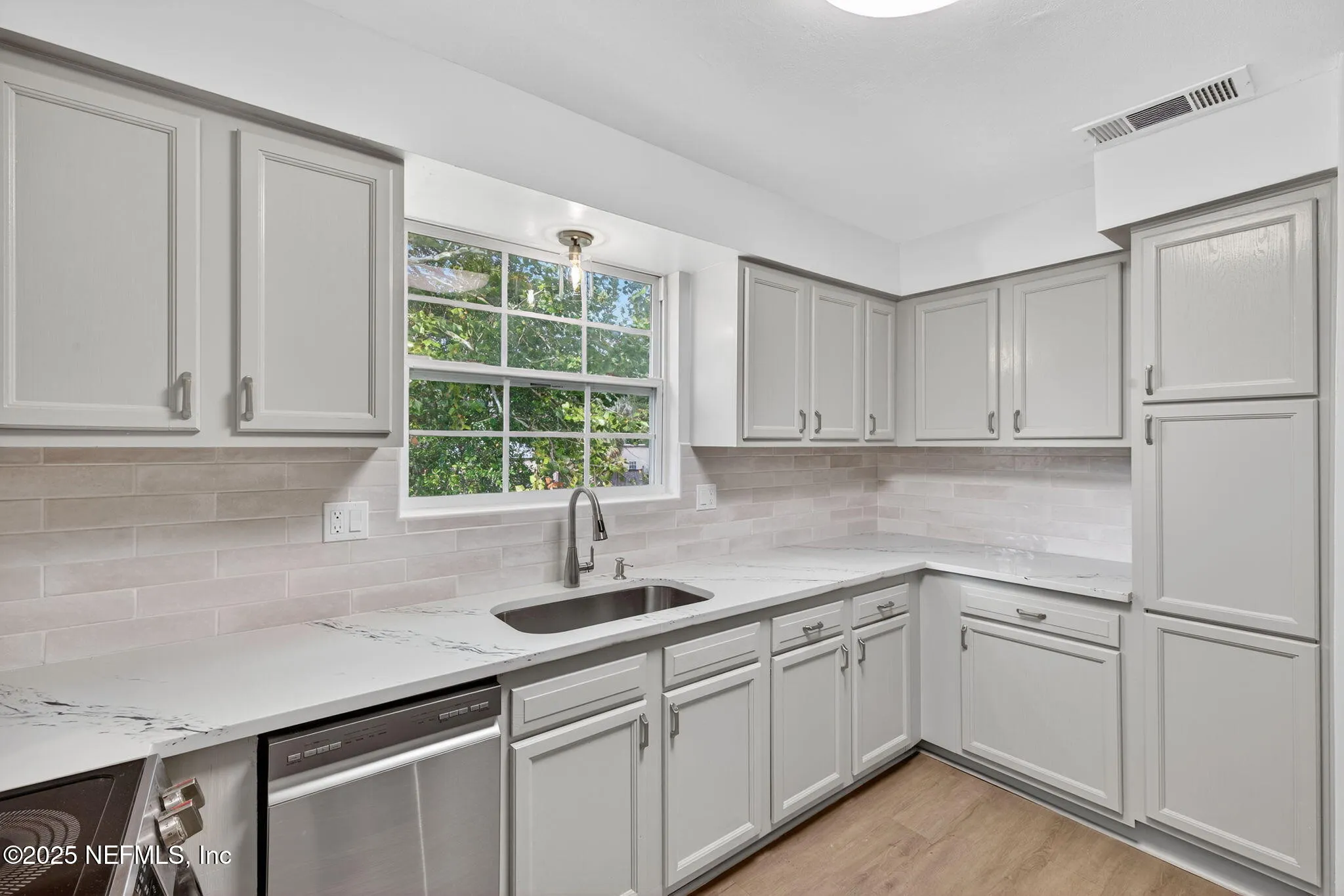 Jacksonville, Florida 32207, United States, 2 Bedrooms Bedrooms, ,2 BathroomsBathrooms,Residential,Active,236209