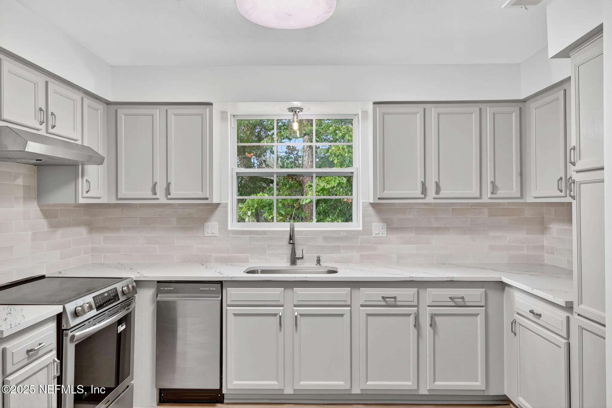 Jacksonville, Florida 32207, United States, 2 Bedrooms Bedrooms, ,2 BathroomsBathrooms,Residential,Active,236209